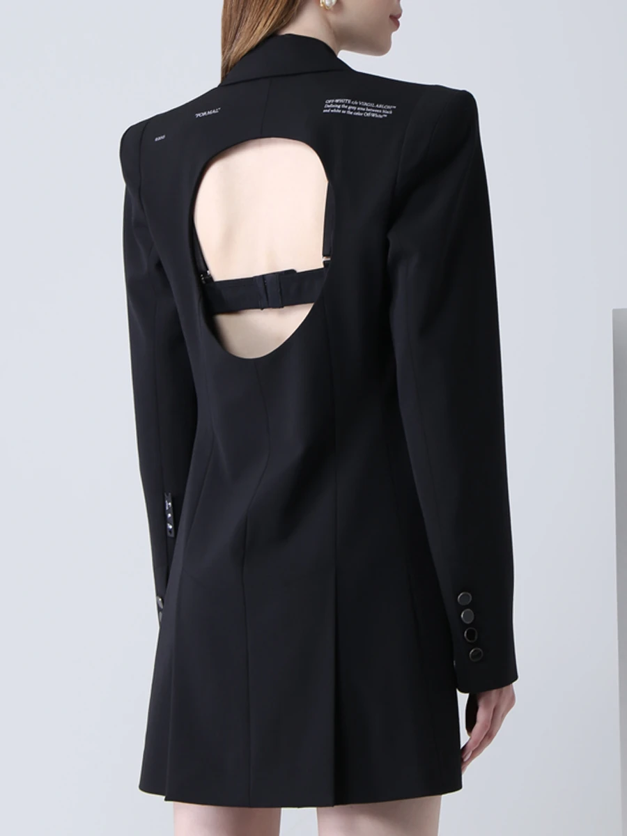 Платье с вырезом