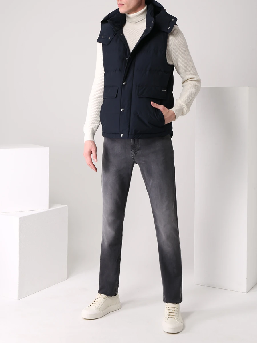 Жилет пуховый