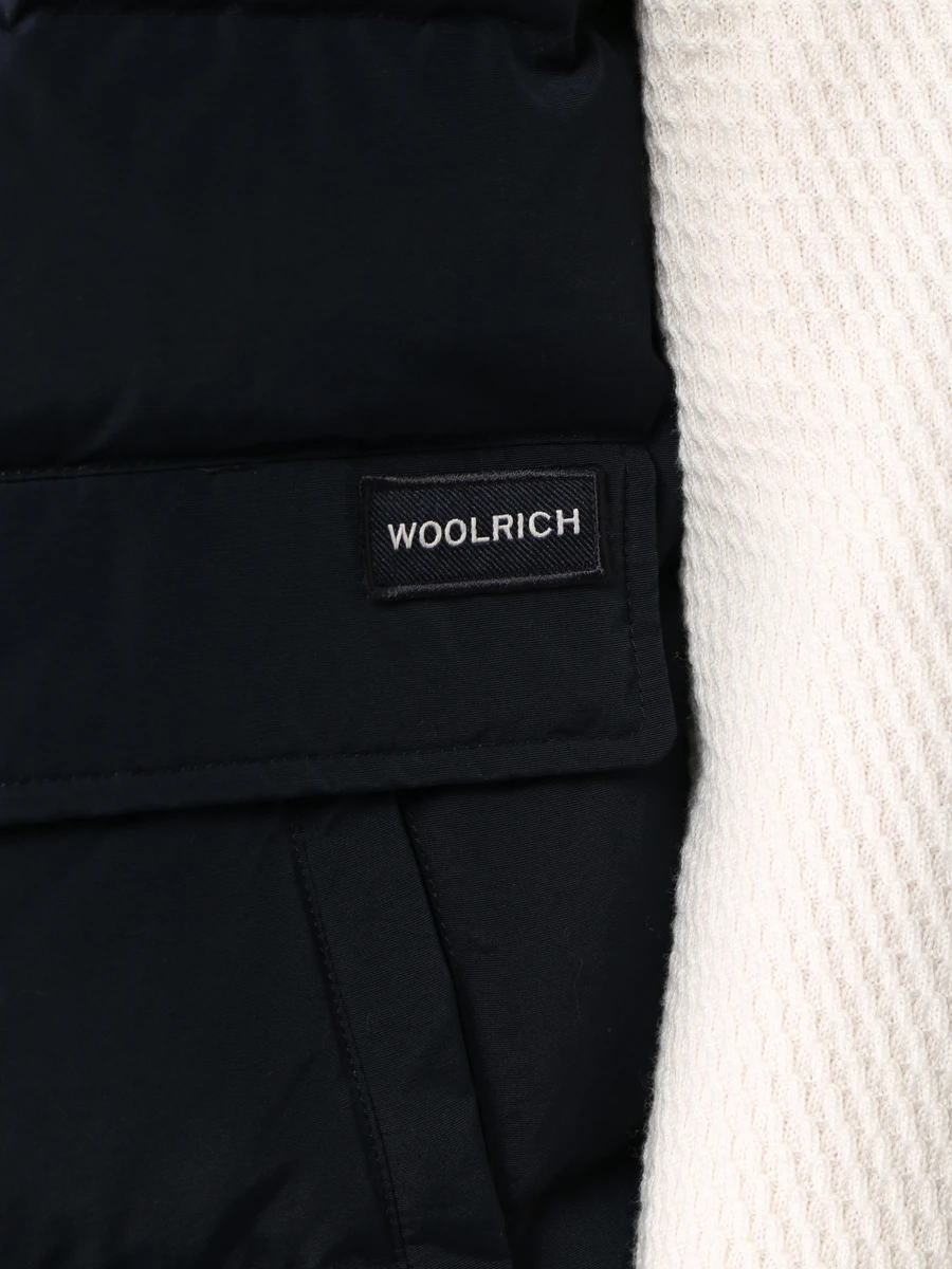 Жилет пуховый