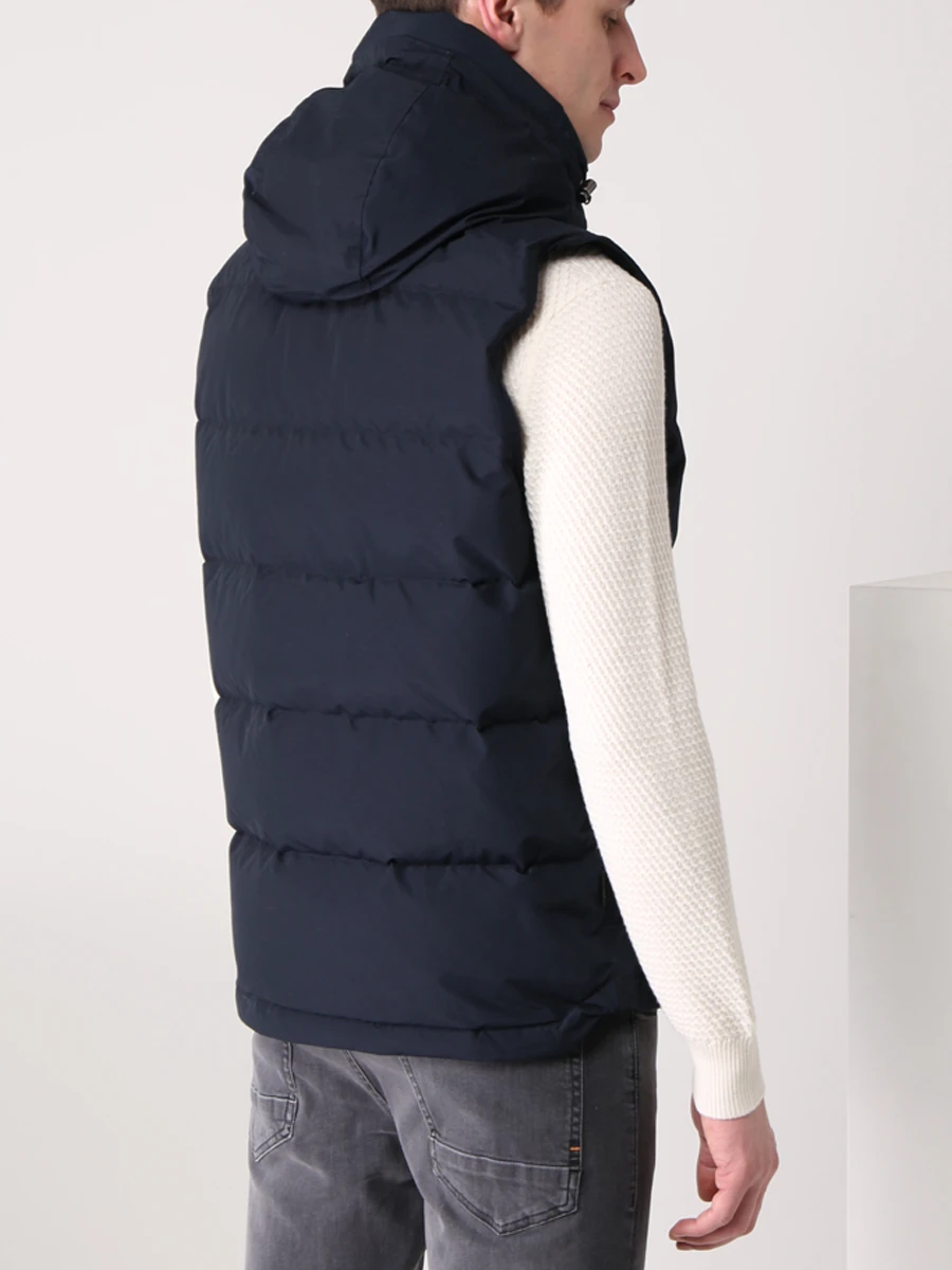 Жилет пуховый