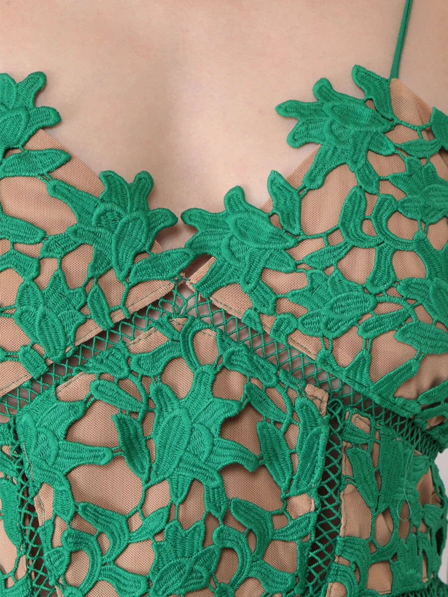 Платье кружевное