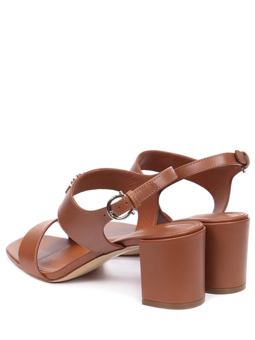 Босоножки кожаные S.FERRAGAMO