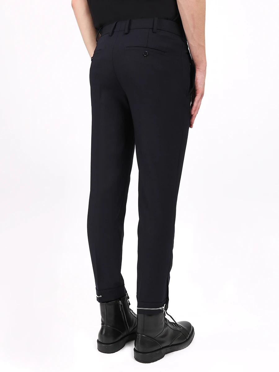 Прилегающие брюки