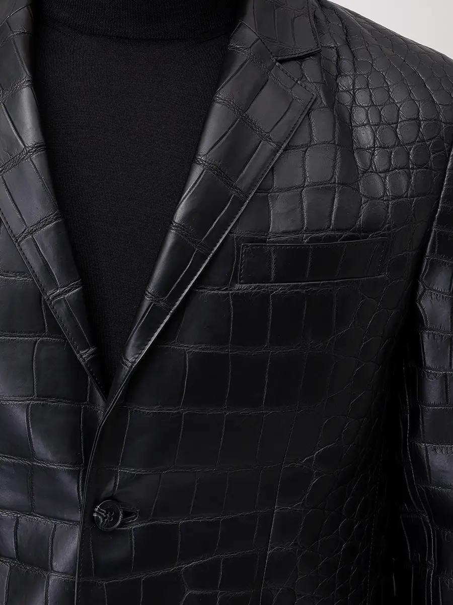 Пиджак из кожи крокодила