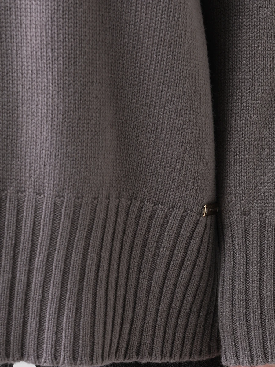 Свитер шерстяной