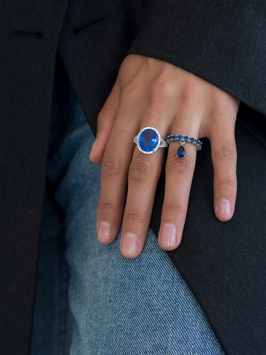 Кольцо-перстень с синим камнем