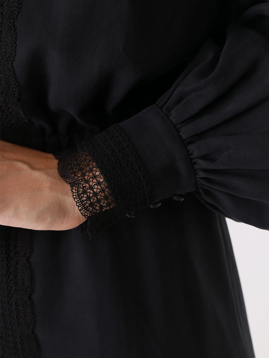 Платье с кружевом