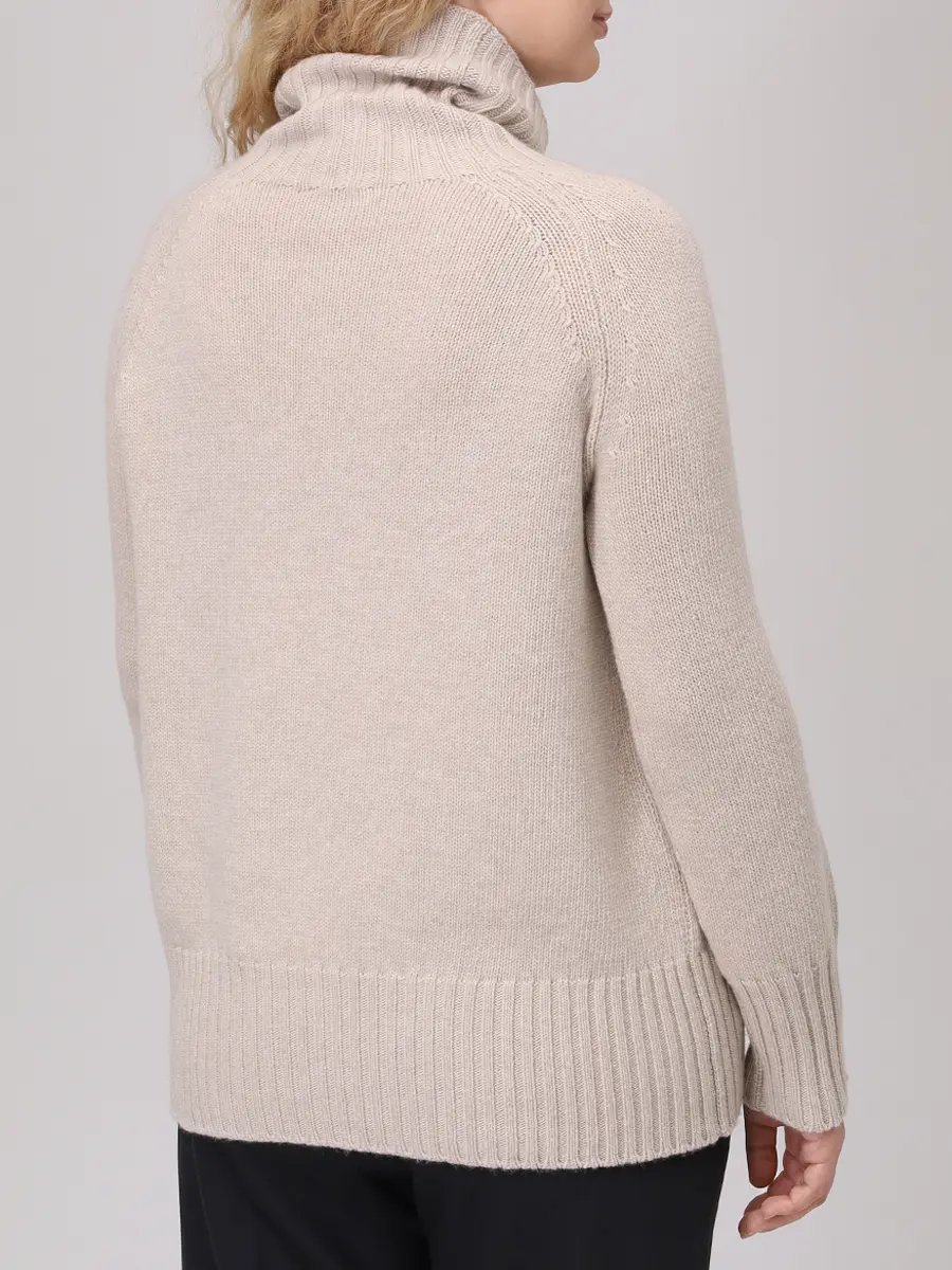 Свитер шерстяной