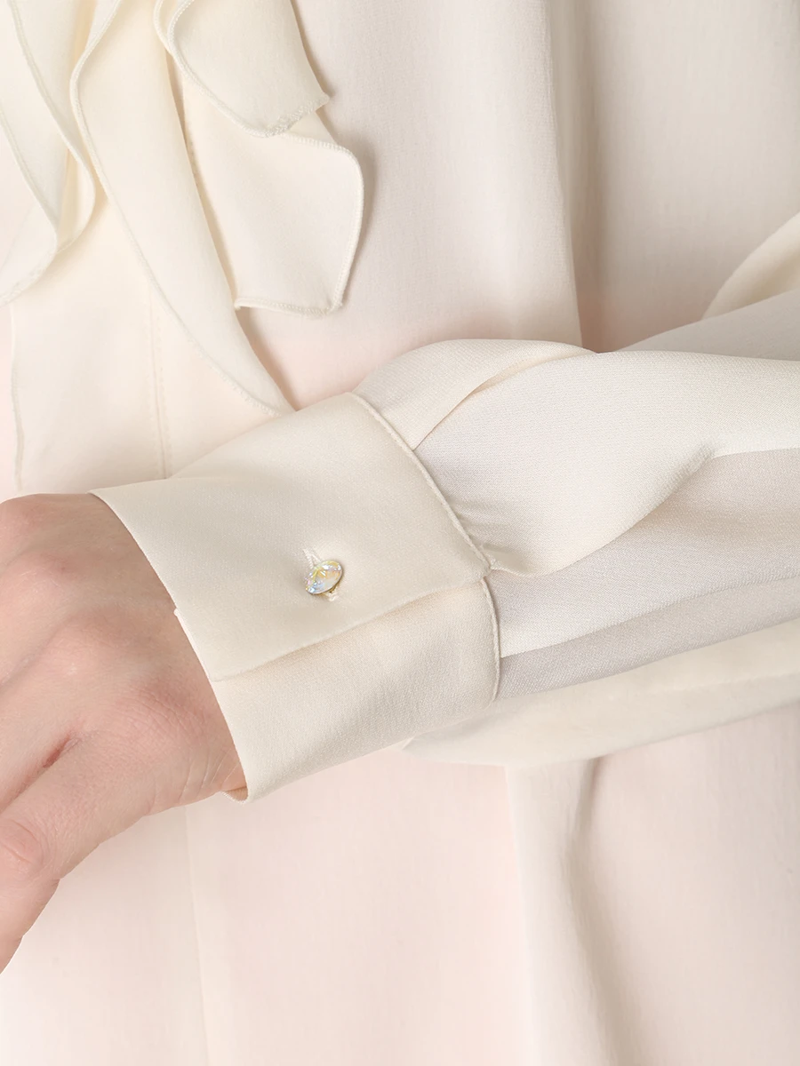 Блуза шелковая с рюшами