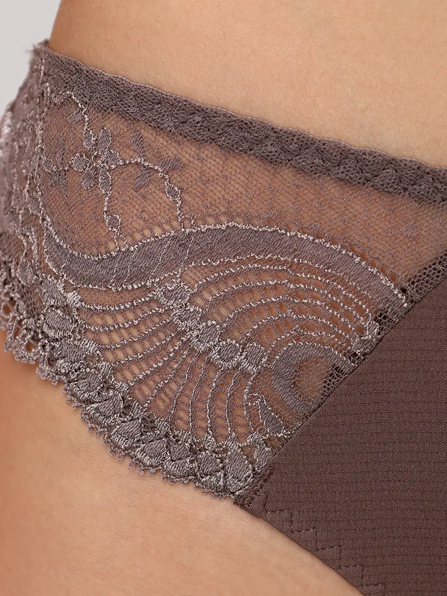 Трусы-стринг с кружевом