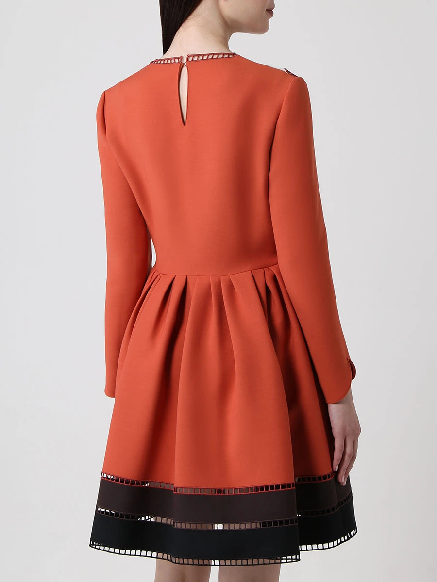 Приталенное платье