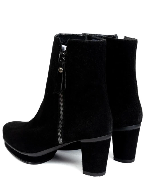 Ботильоны замшевые STUART WEITZMAN