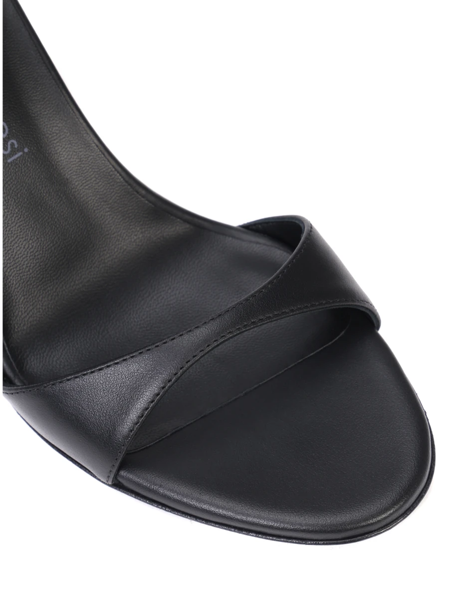 Босоножки кожаные