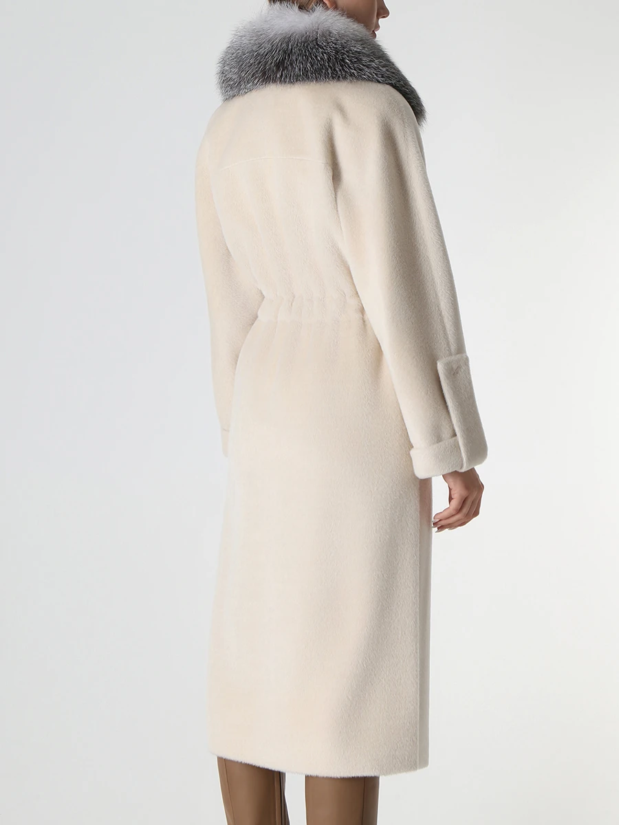 Пальто из беби альпака с мехом лисы