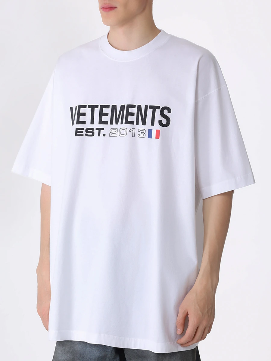 Футболка хлопковая от VETEMENTS за 70 400 рублей (цвет: белый, артикул:  UE54TR100W WHITE) - купить в интернет-магазине VIPAVENUE