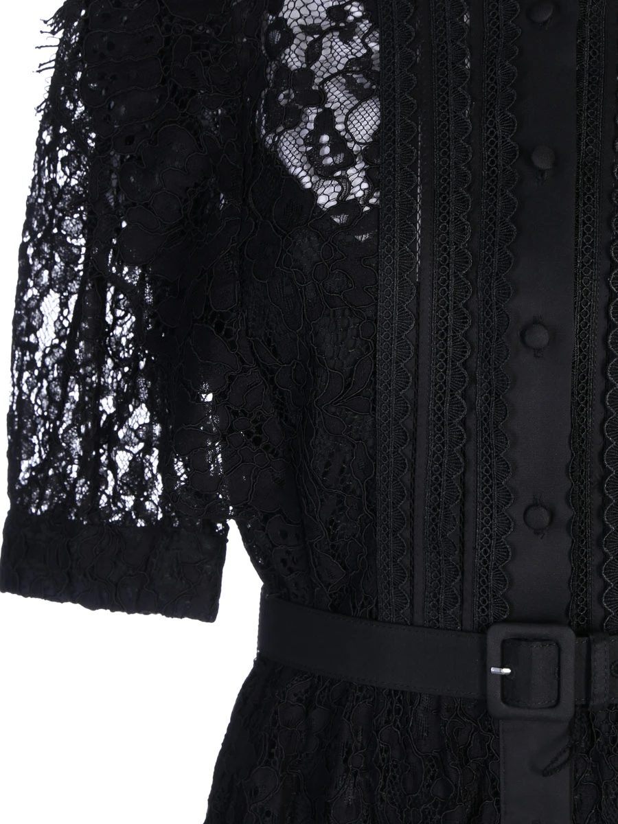 Платье с кружевом