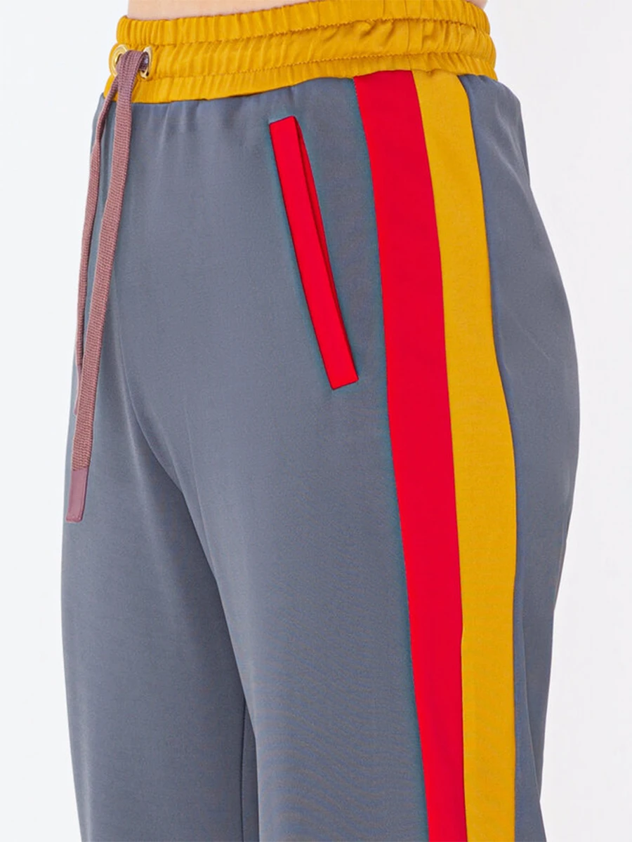 Брюки с лампасами