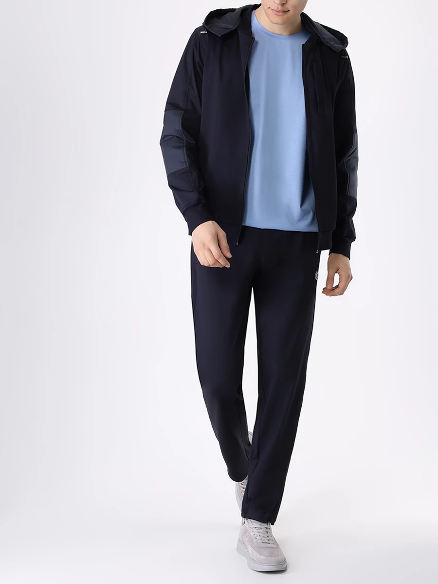 Костюм спортивный