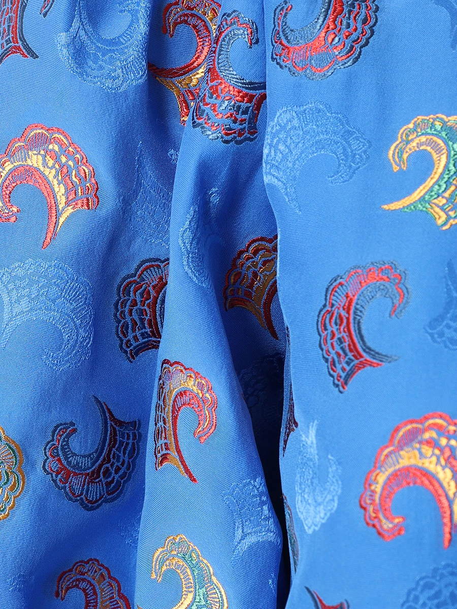 Платье с вышивкой