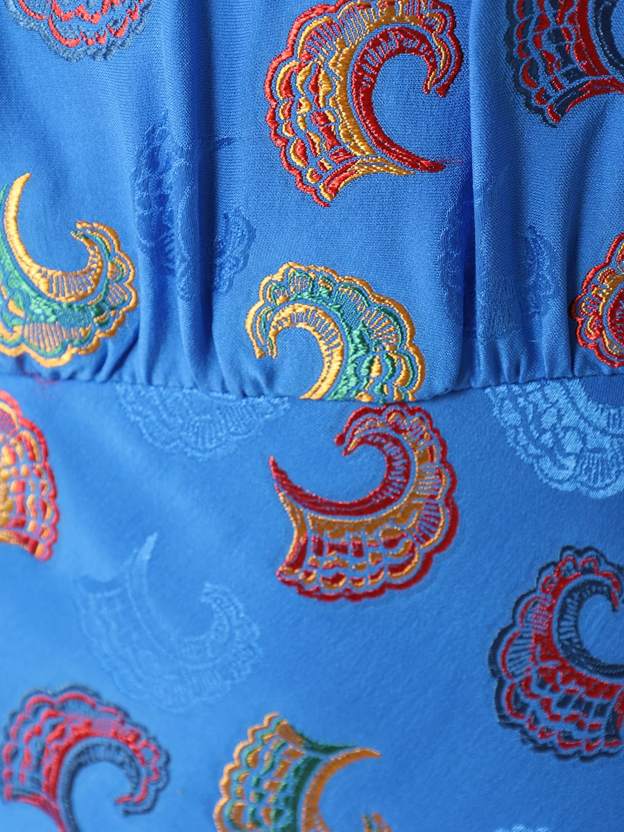 Платье с вышивкой