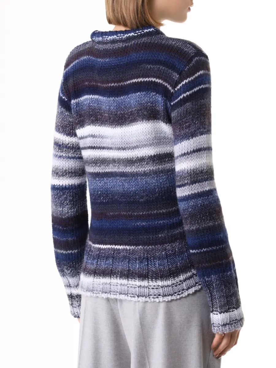 Свитер вязаный