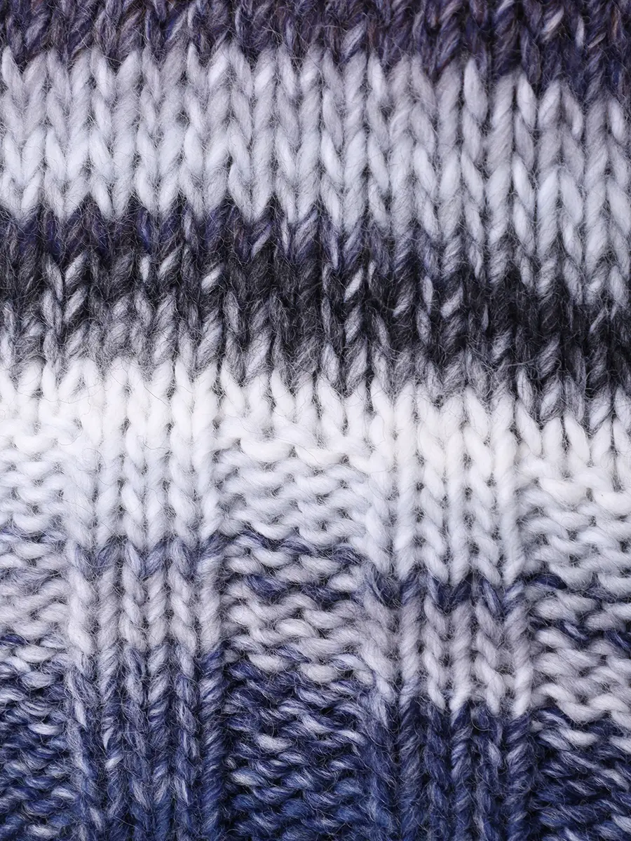 Свитер вязаный