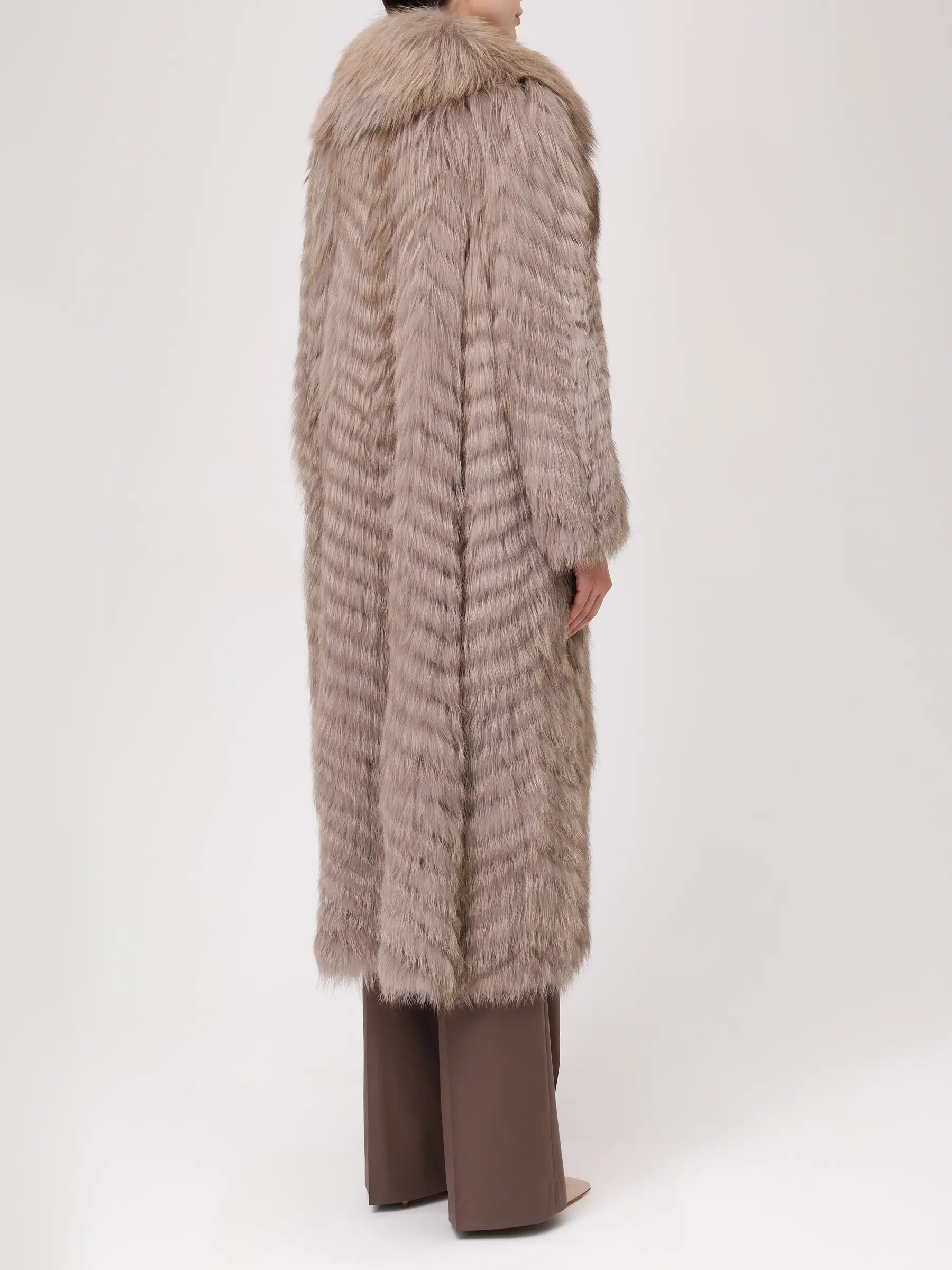 Шуба из меха лисы