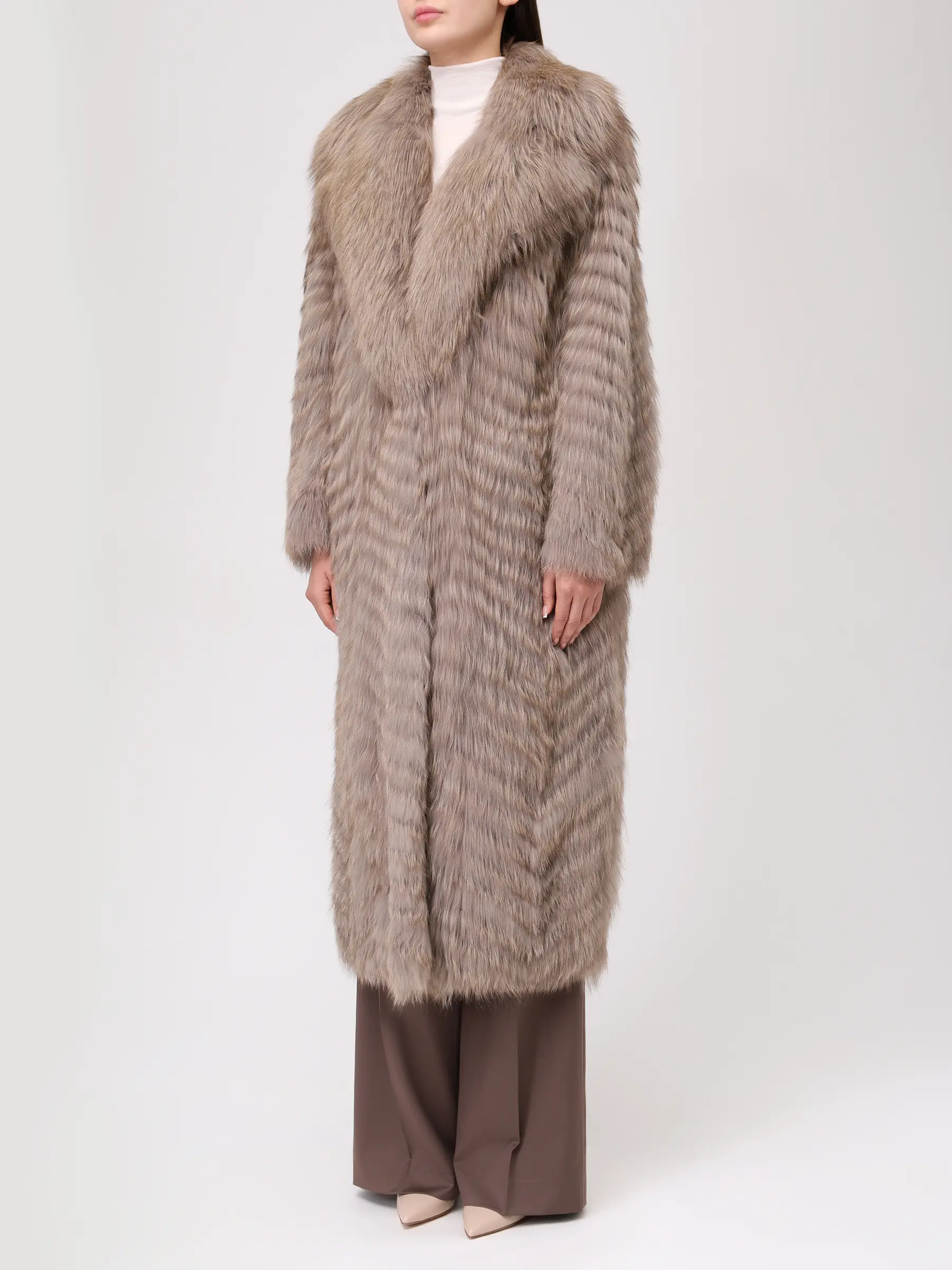 Шуба из меха лисы