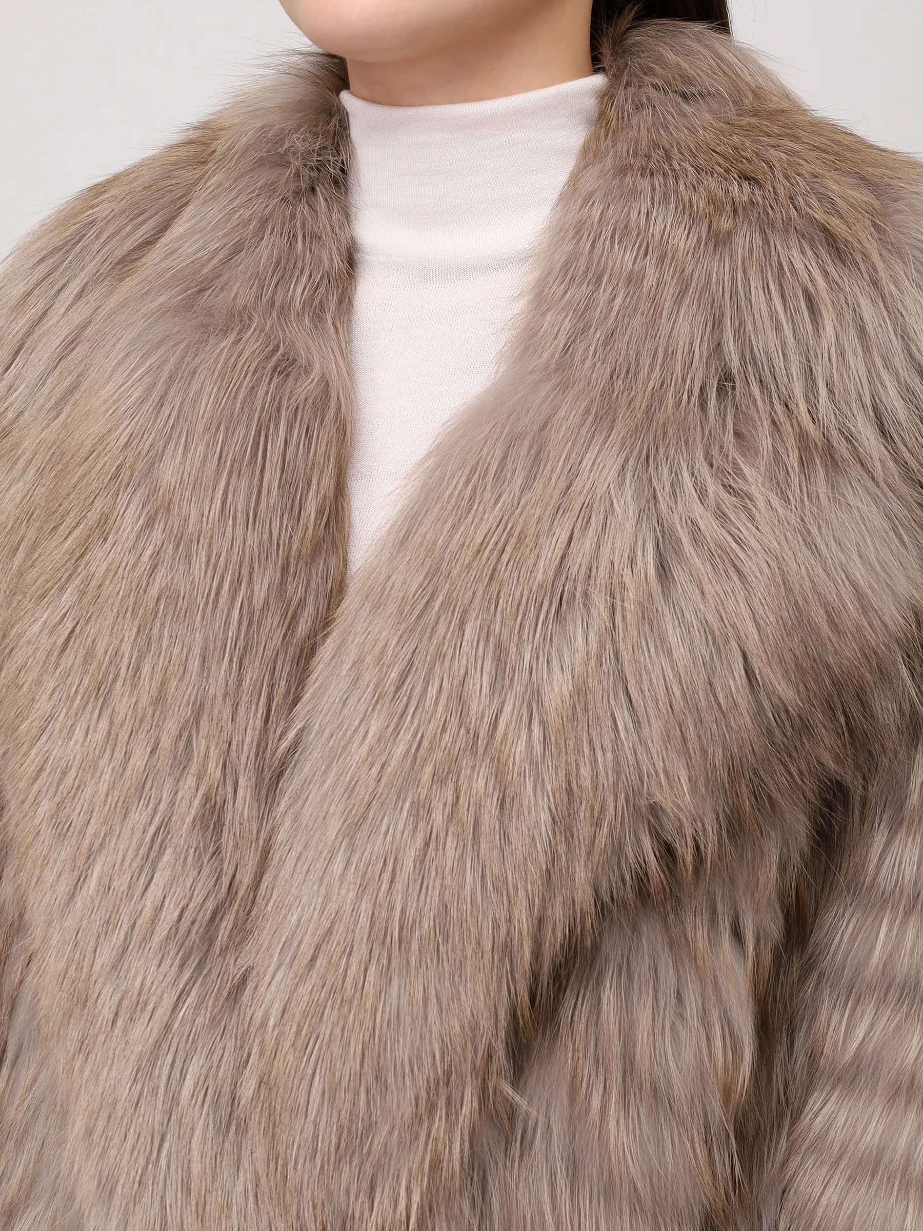 Шуба из меха лисы