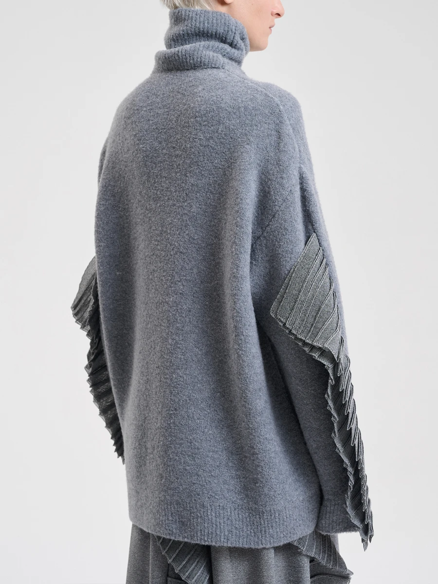 Свитер шерстяной