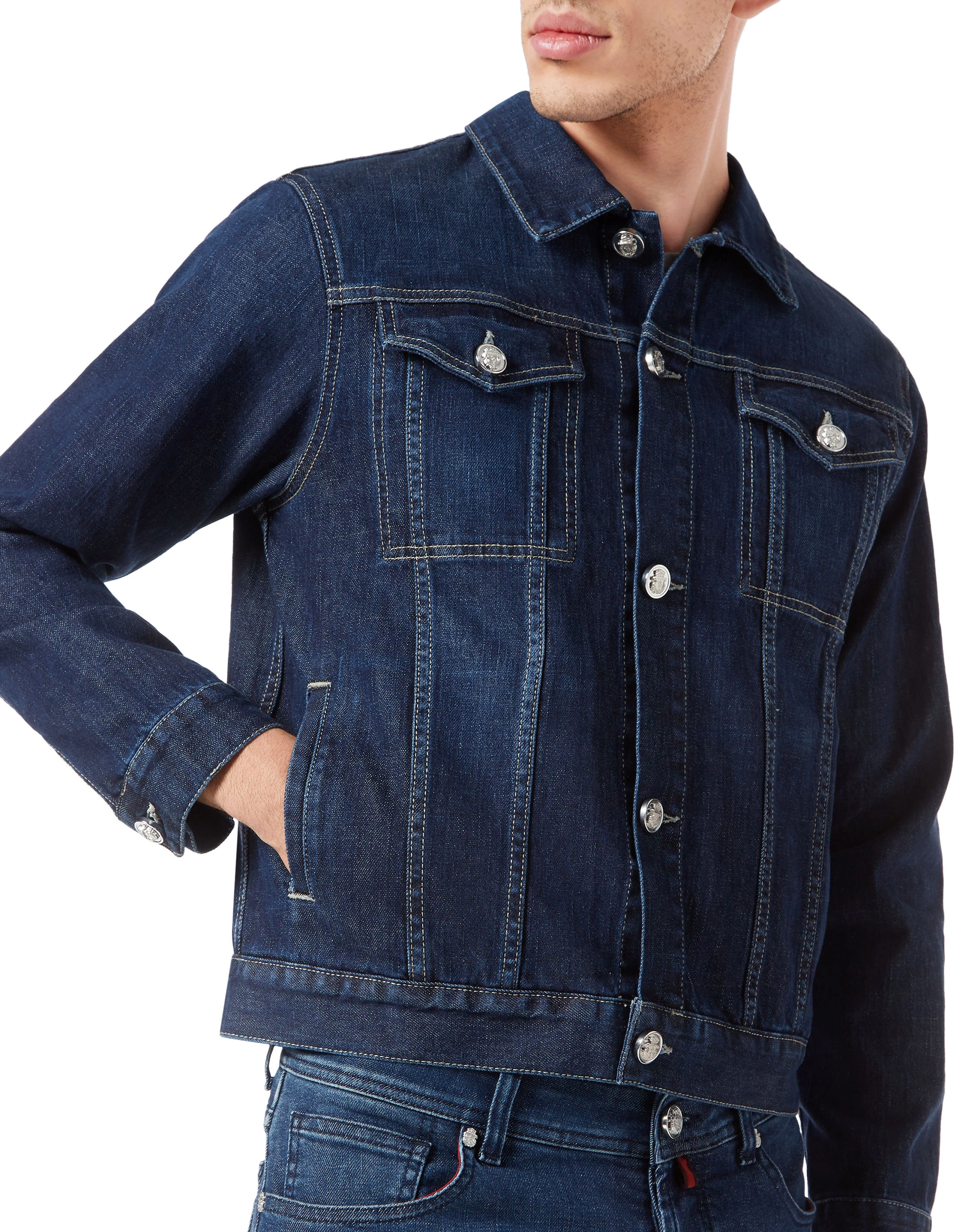 Джинсовая куртка