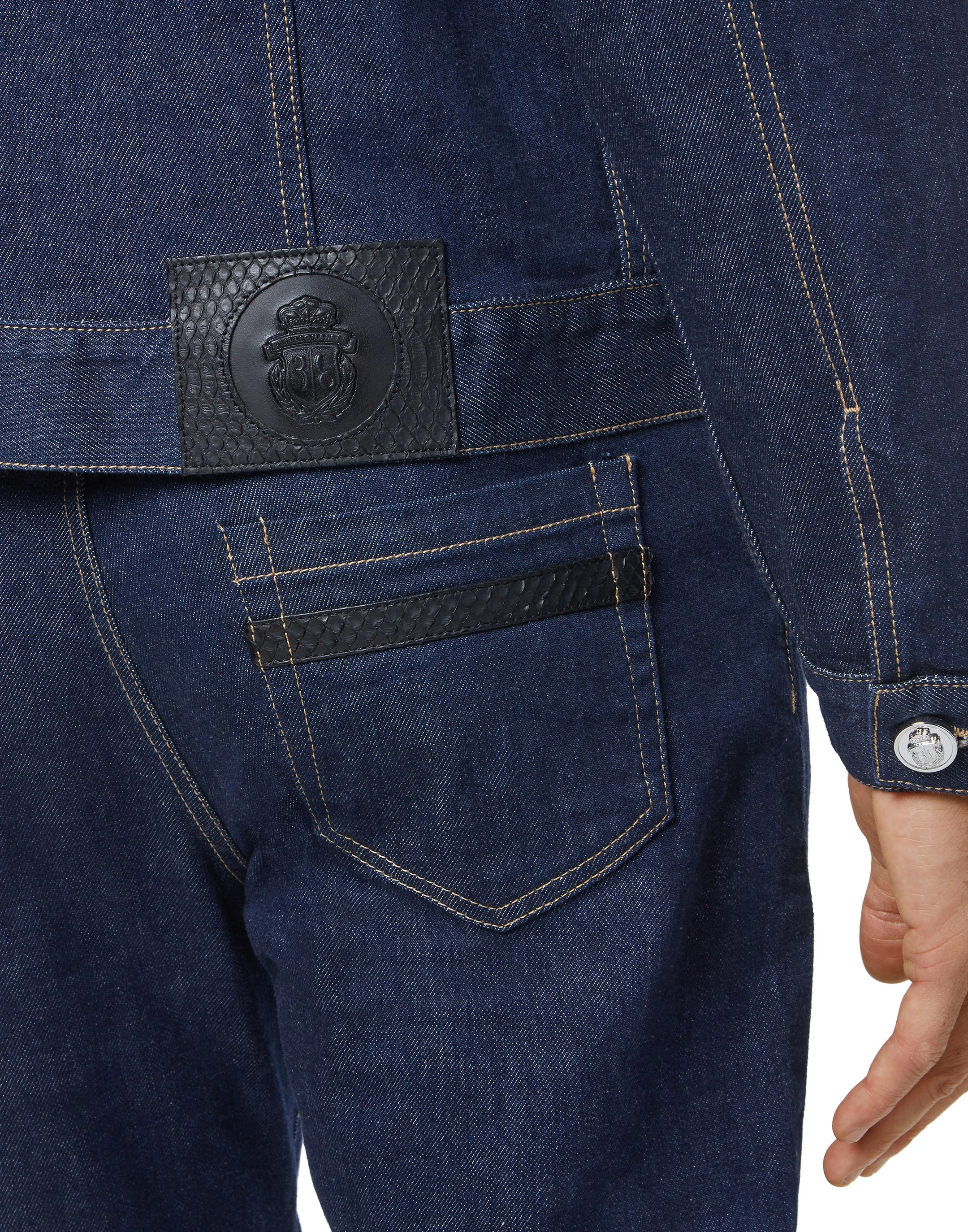 Джинсовая куртка