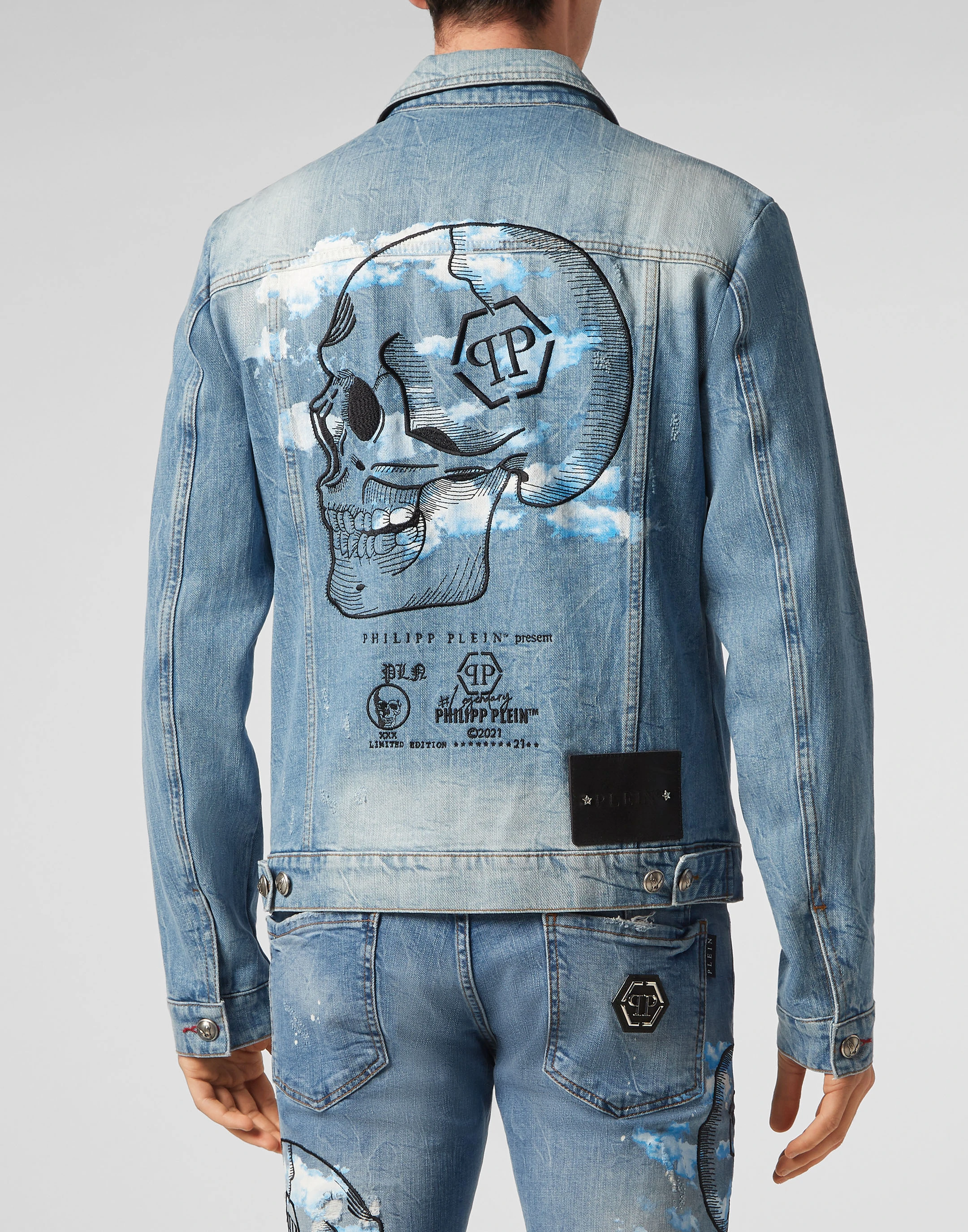 Джинсовая куртка