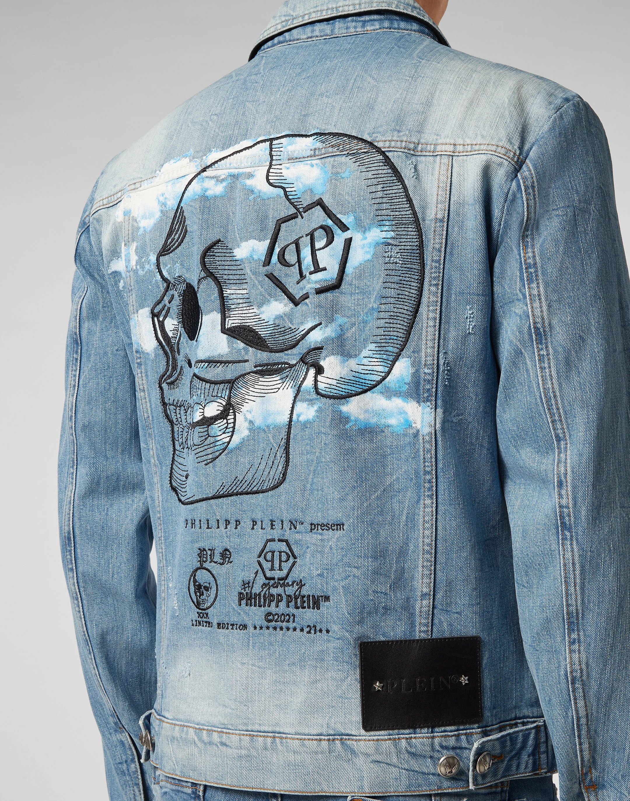 Джинсовая куртка