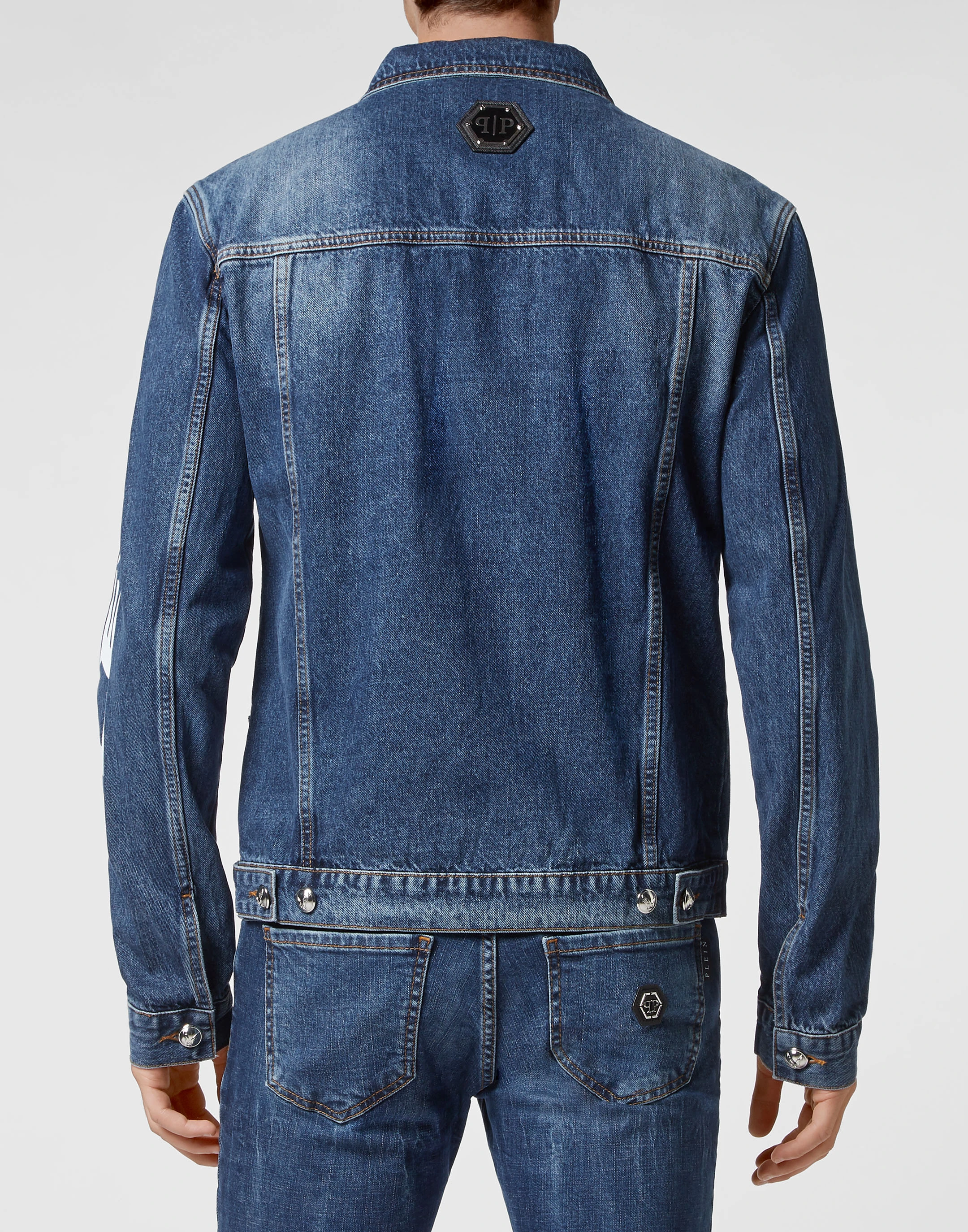 Джинсовая куртка