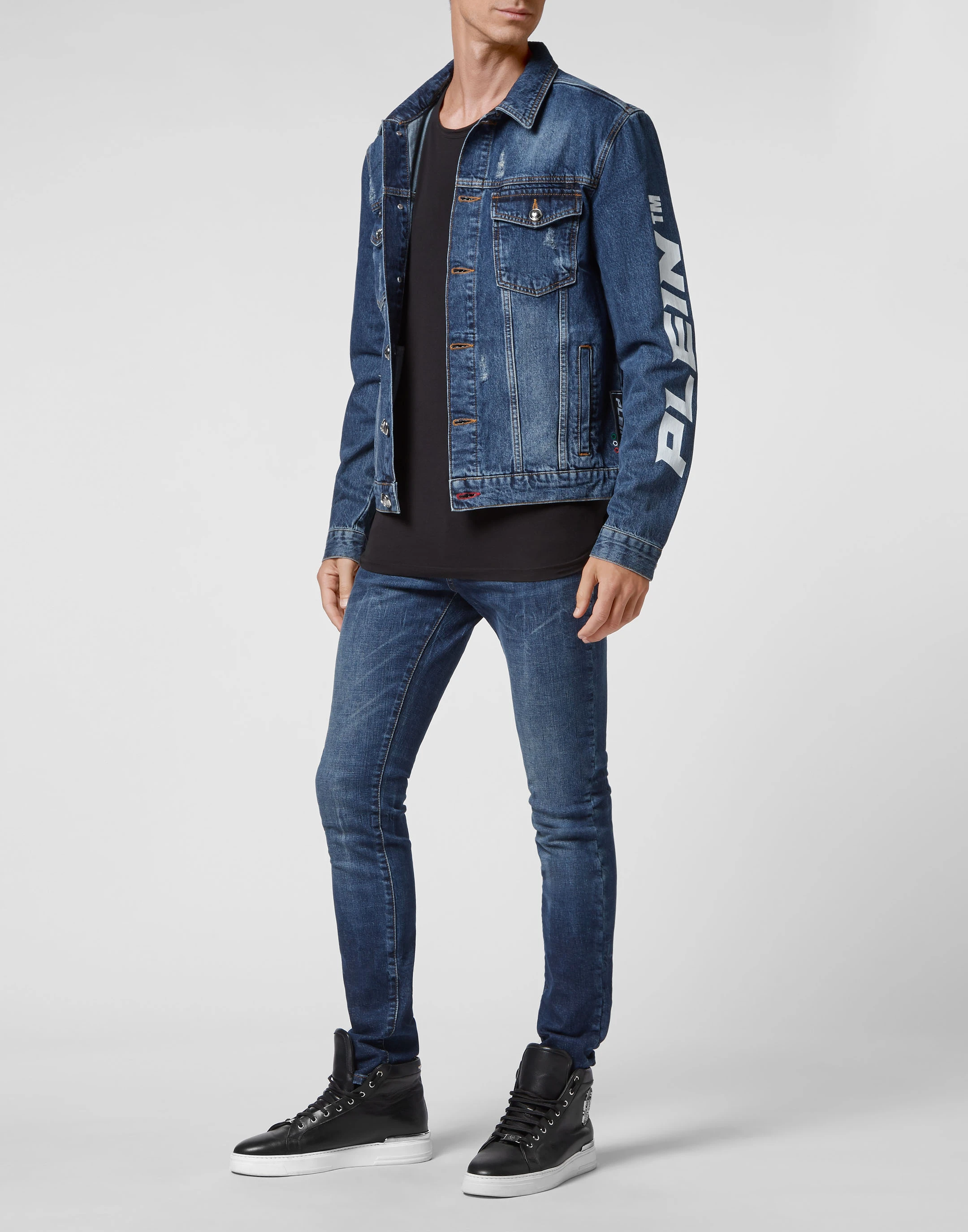 Джинсовая куртка