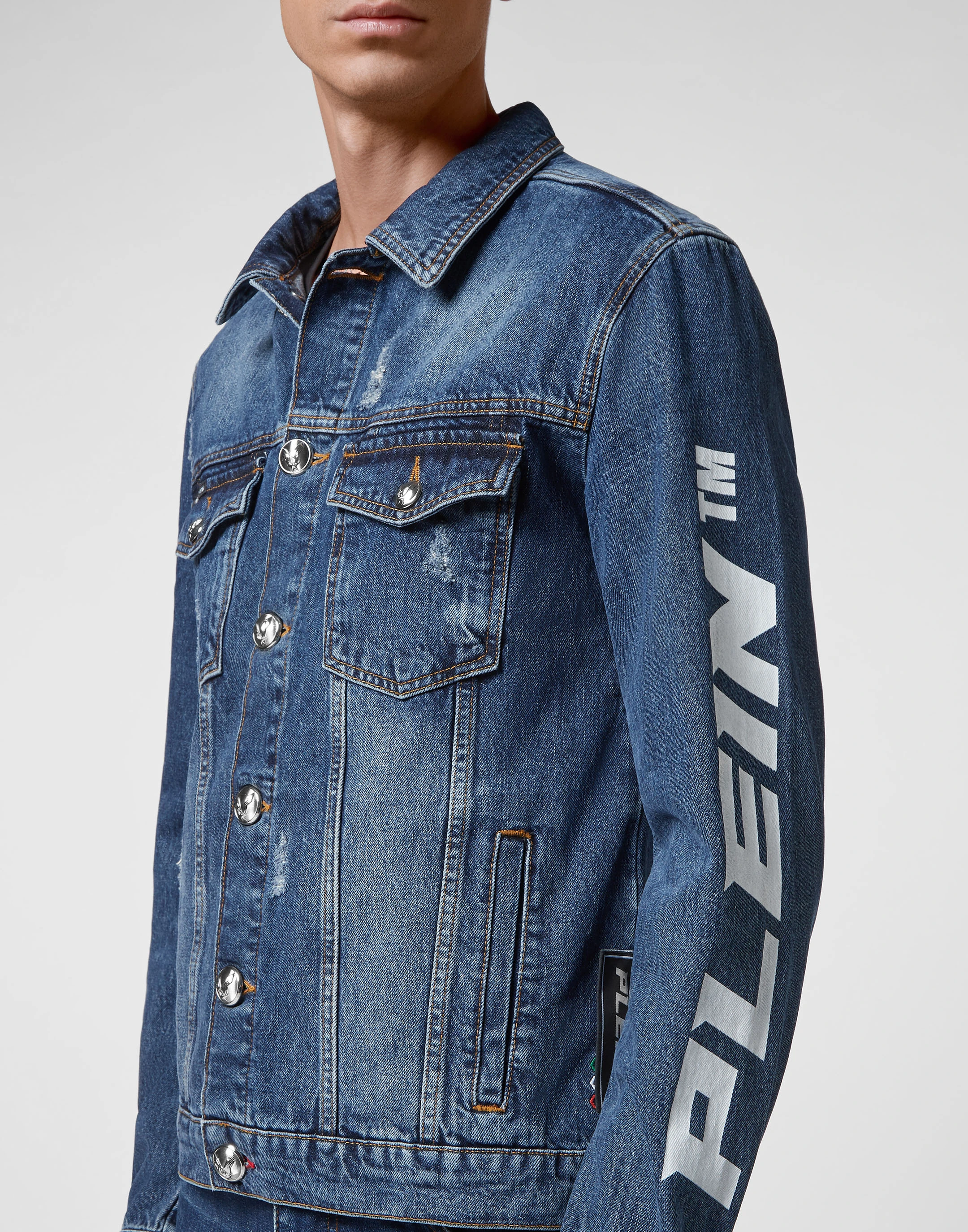 Джинсовая куртка