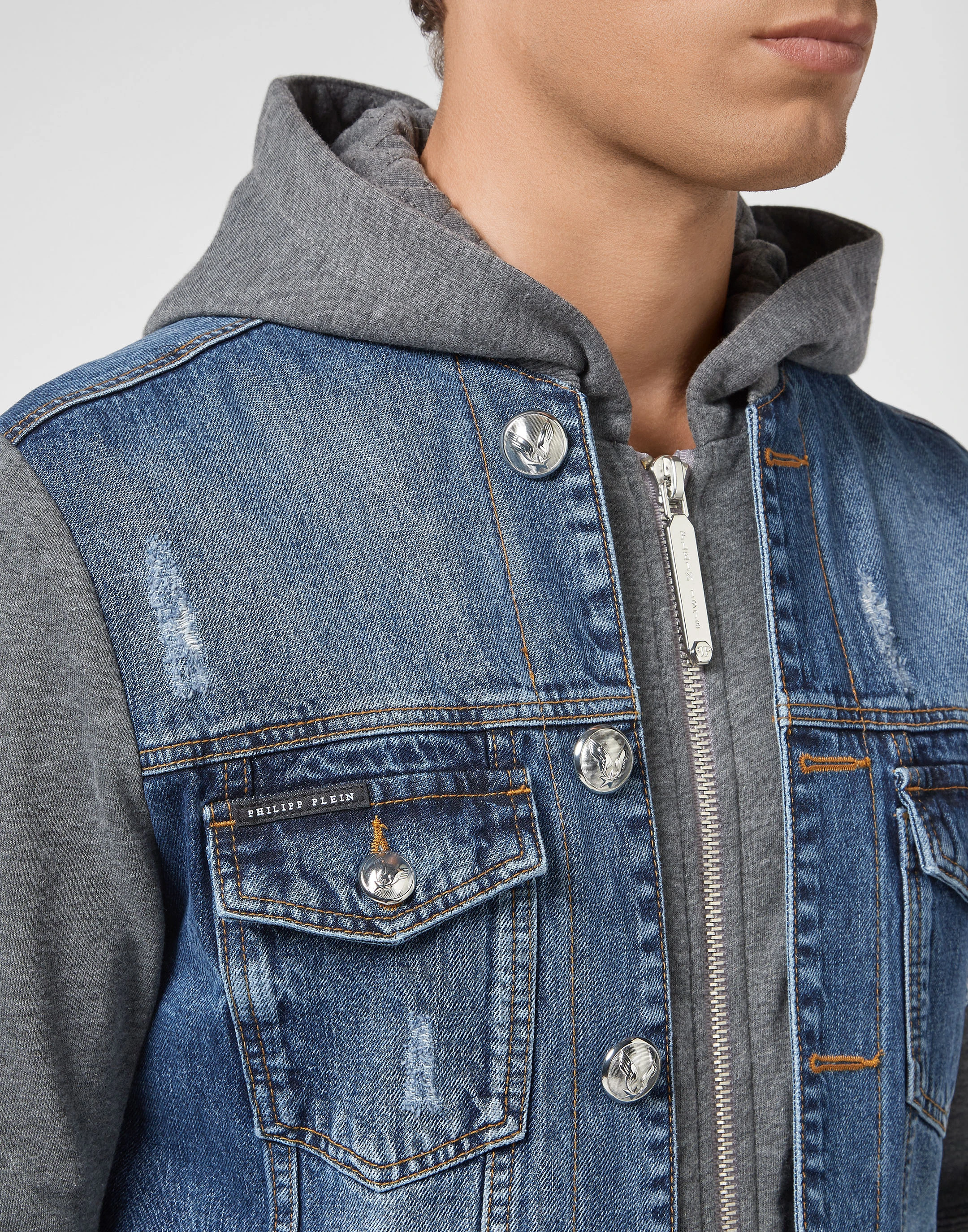 Джинсовая куртка