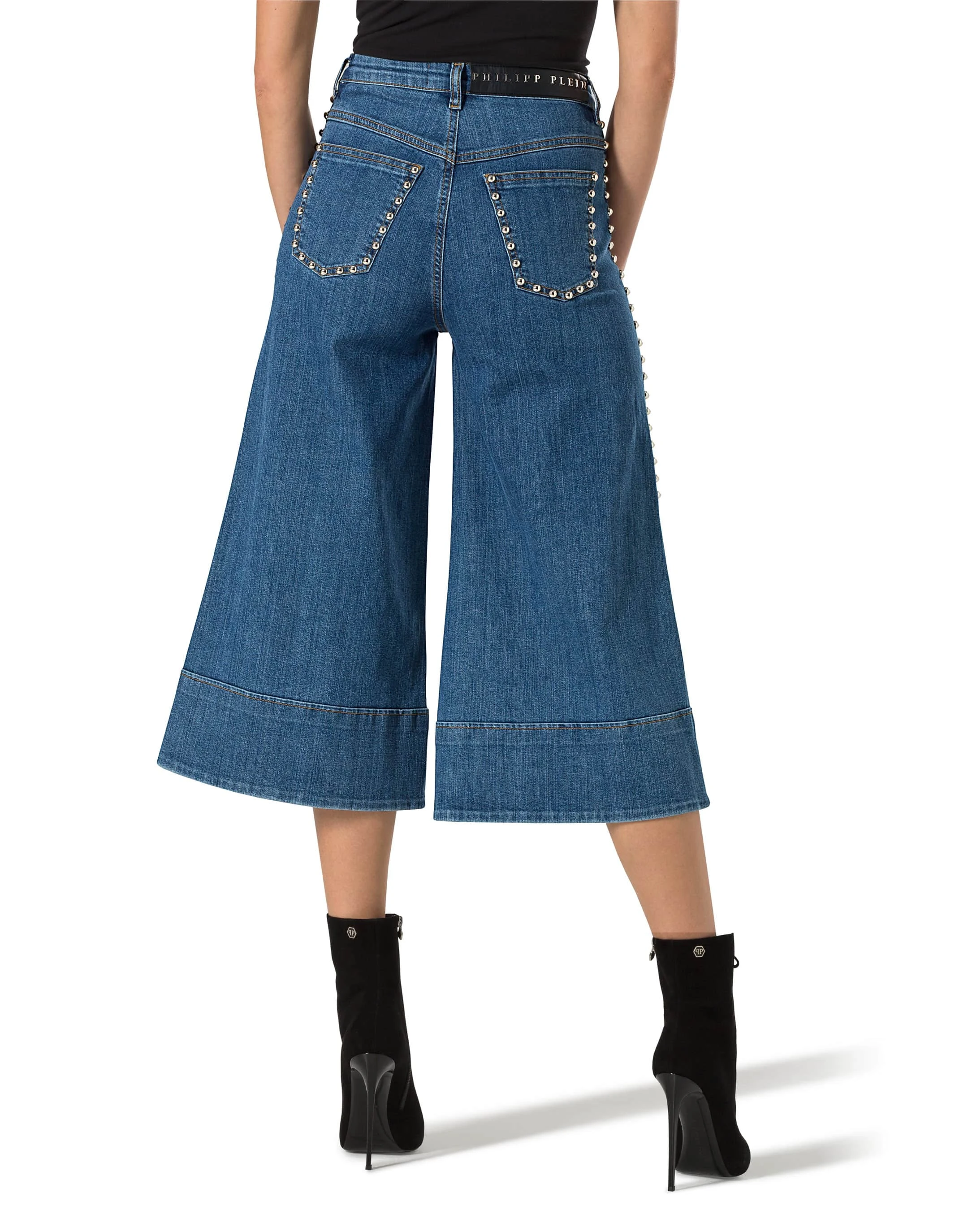 Широкие джинсы