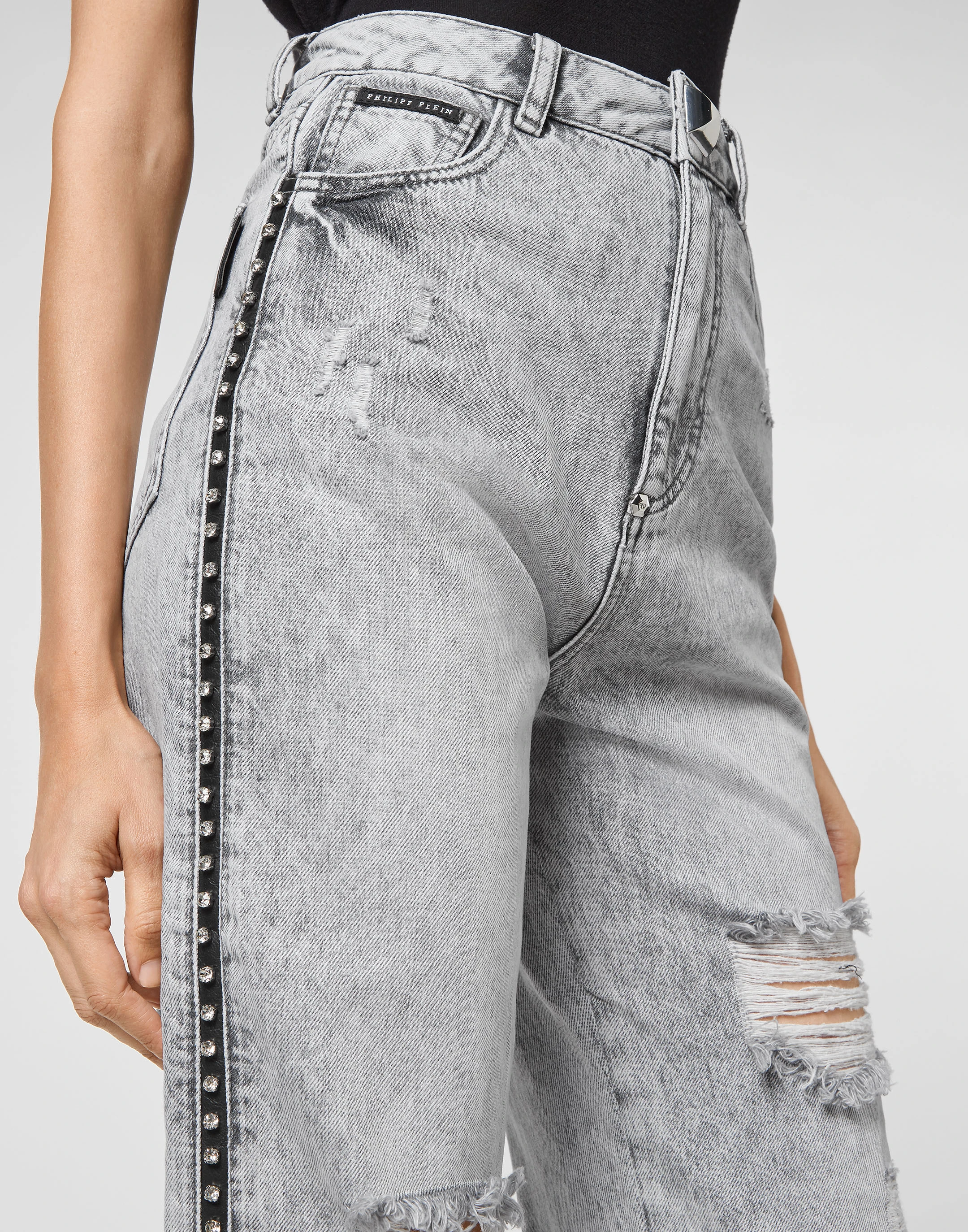 Широкие джинсы