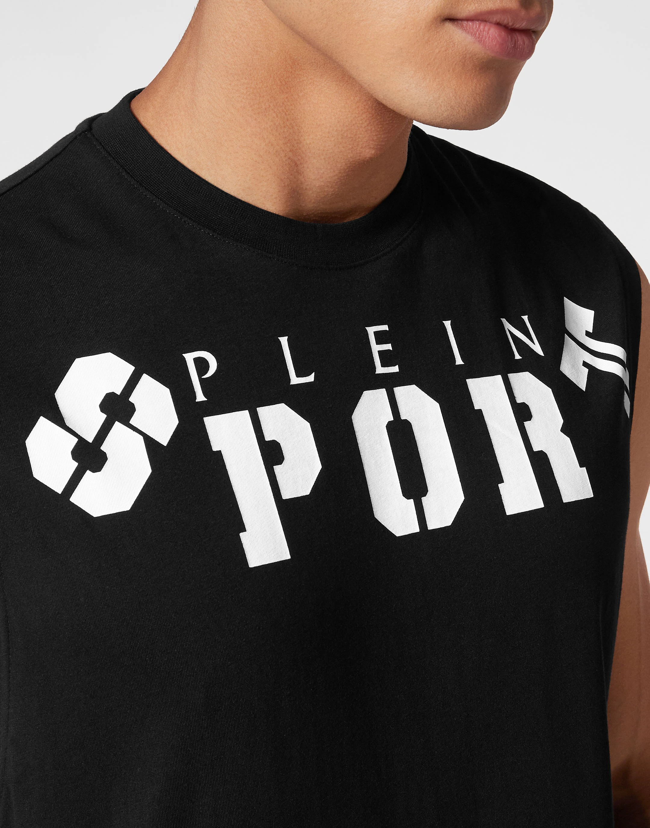 Спортивный топ