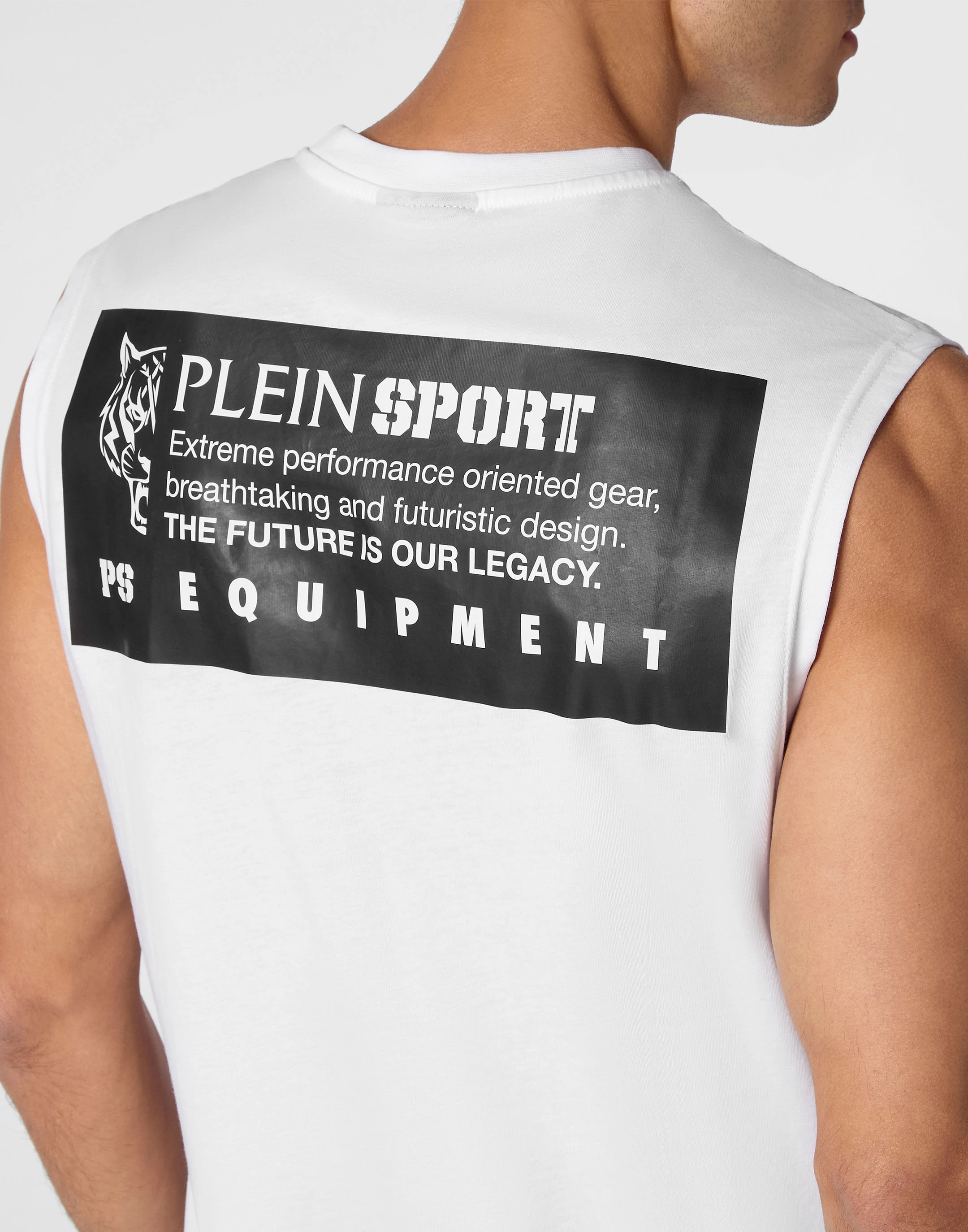 Спортивный топ