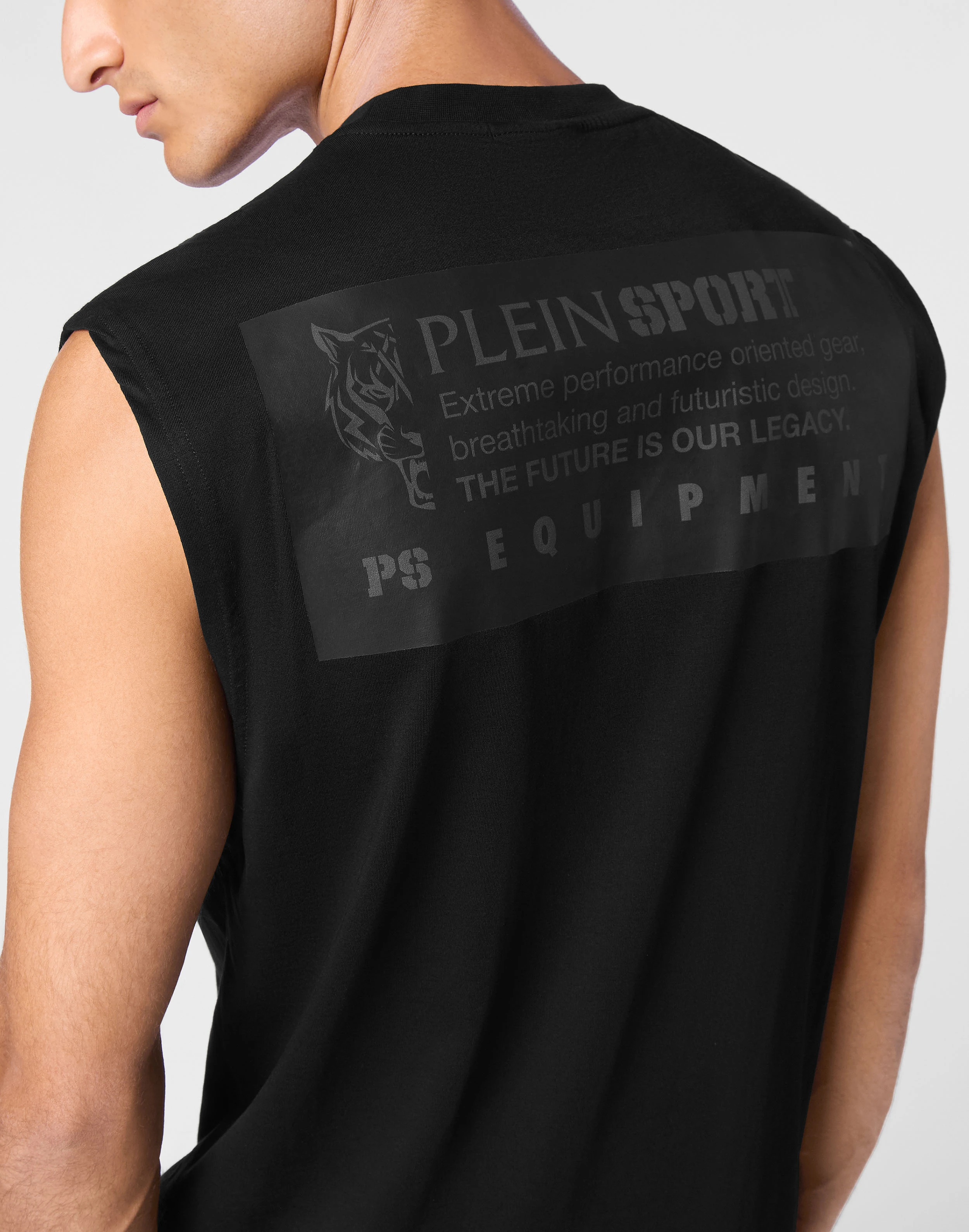 Спортивный топ