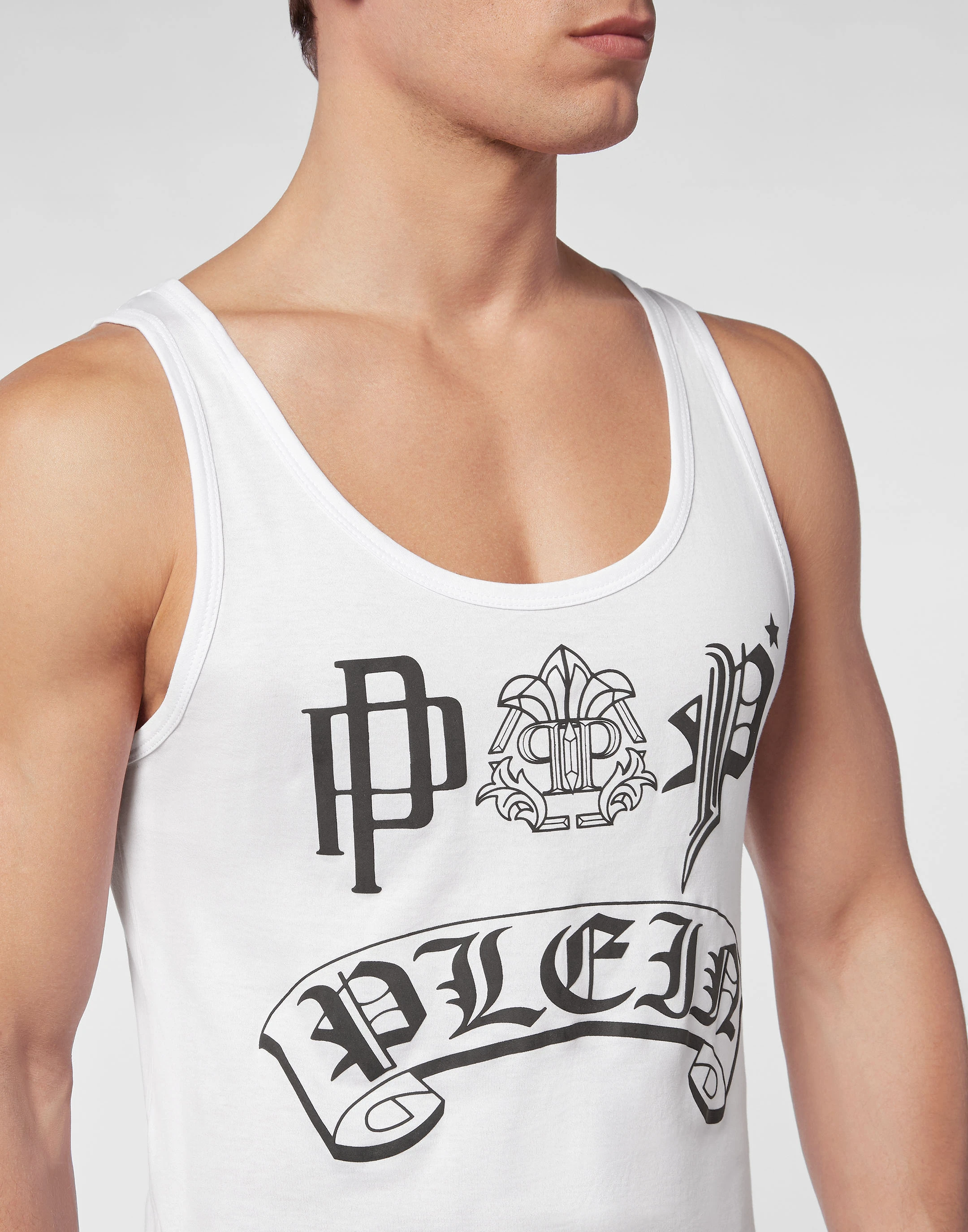 Спортивный топ