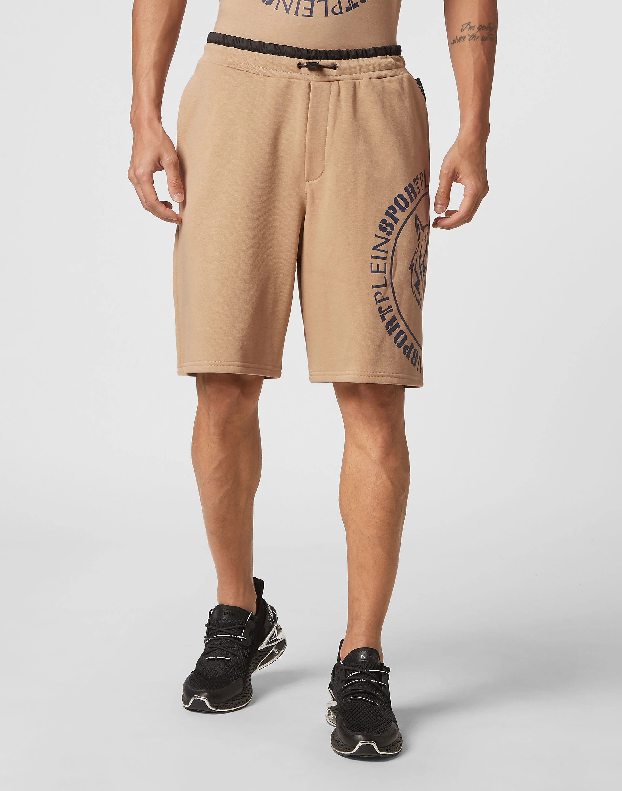 Спортивные шорты