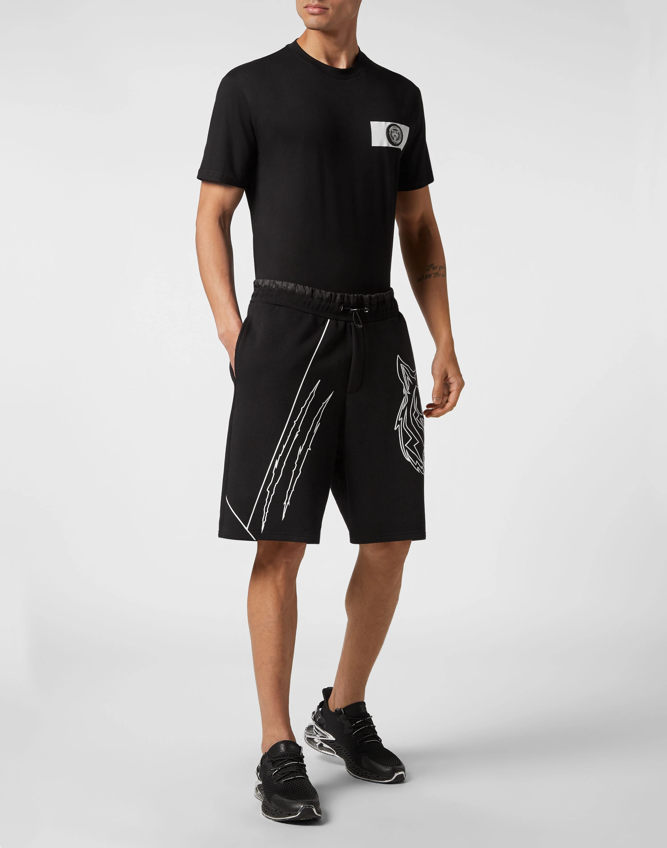 Спортивные шорты