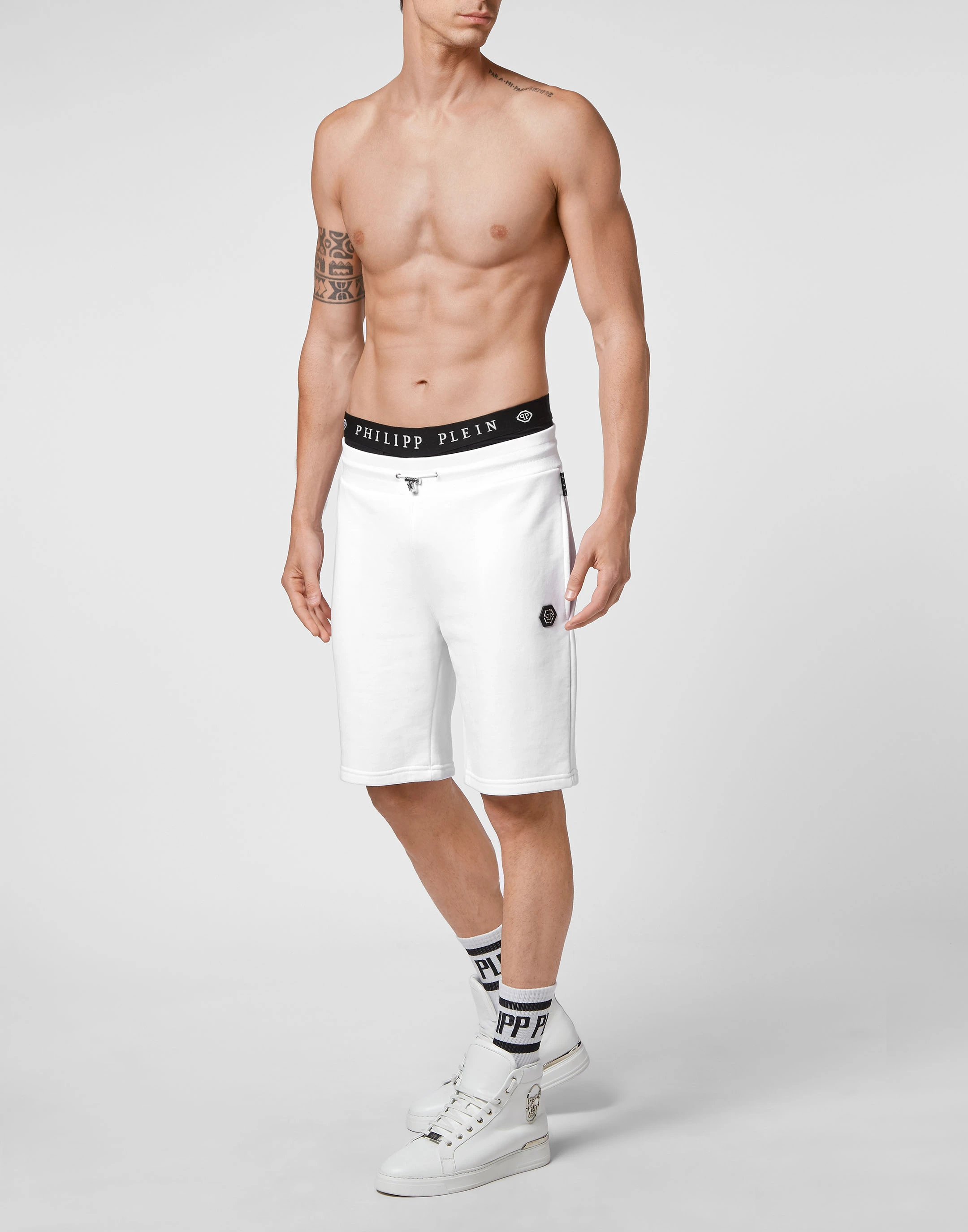 Спортивные шорты