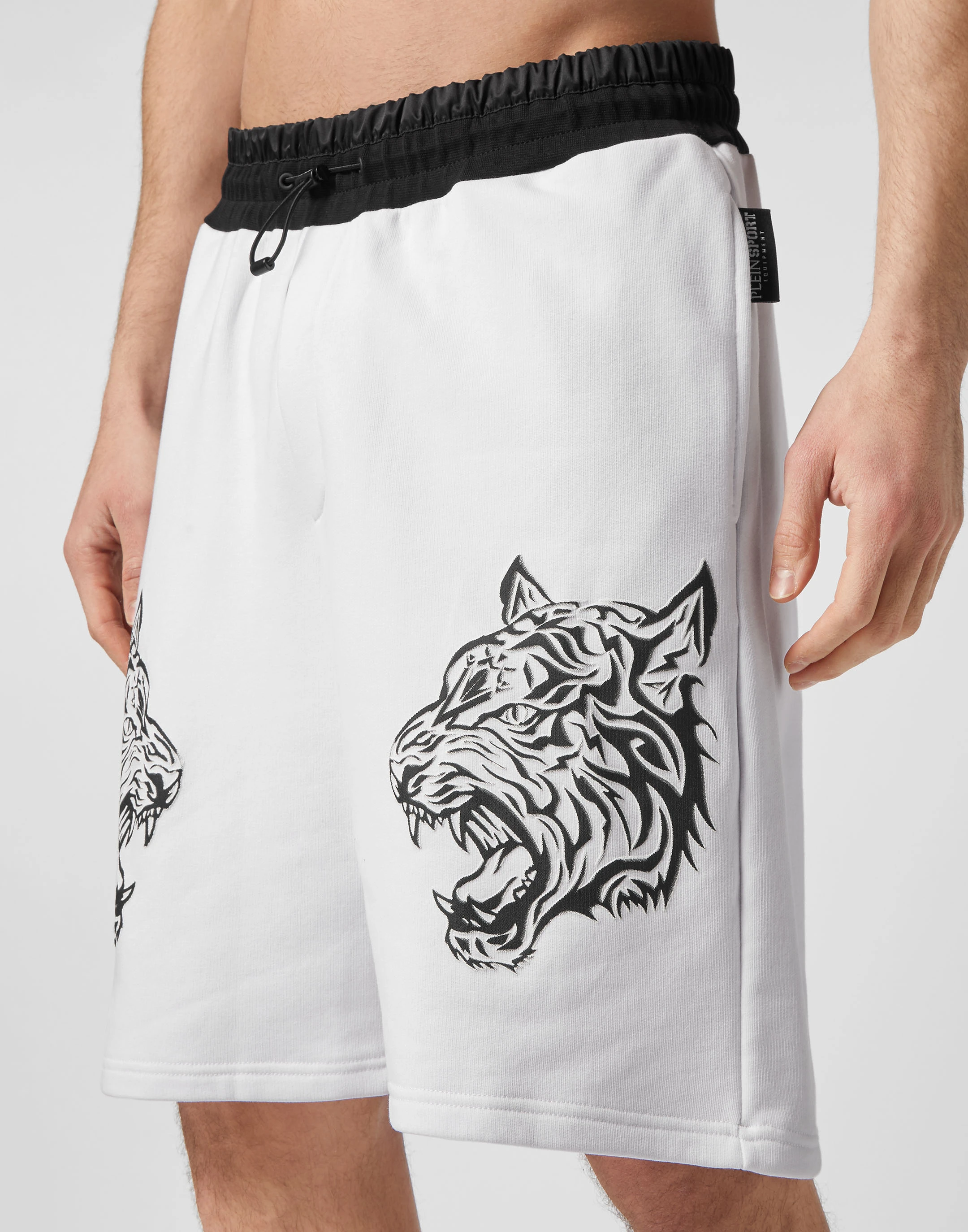 Спортивные шорты