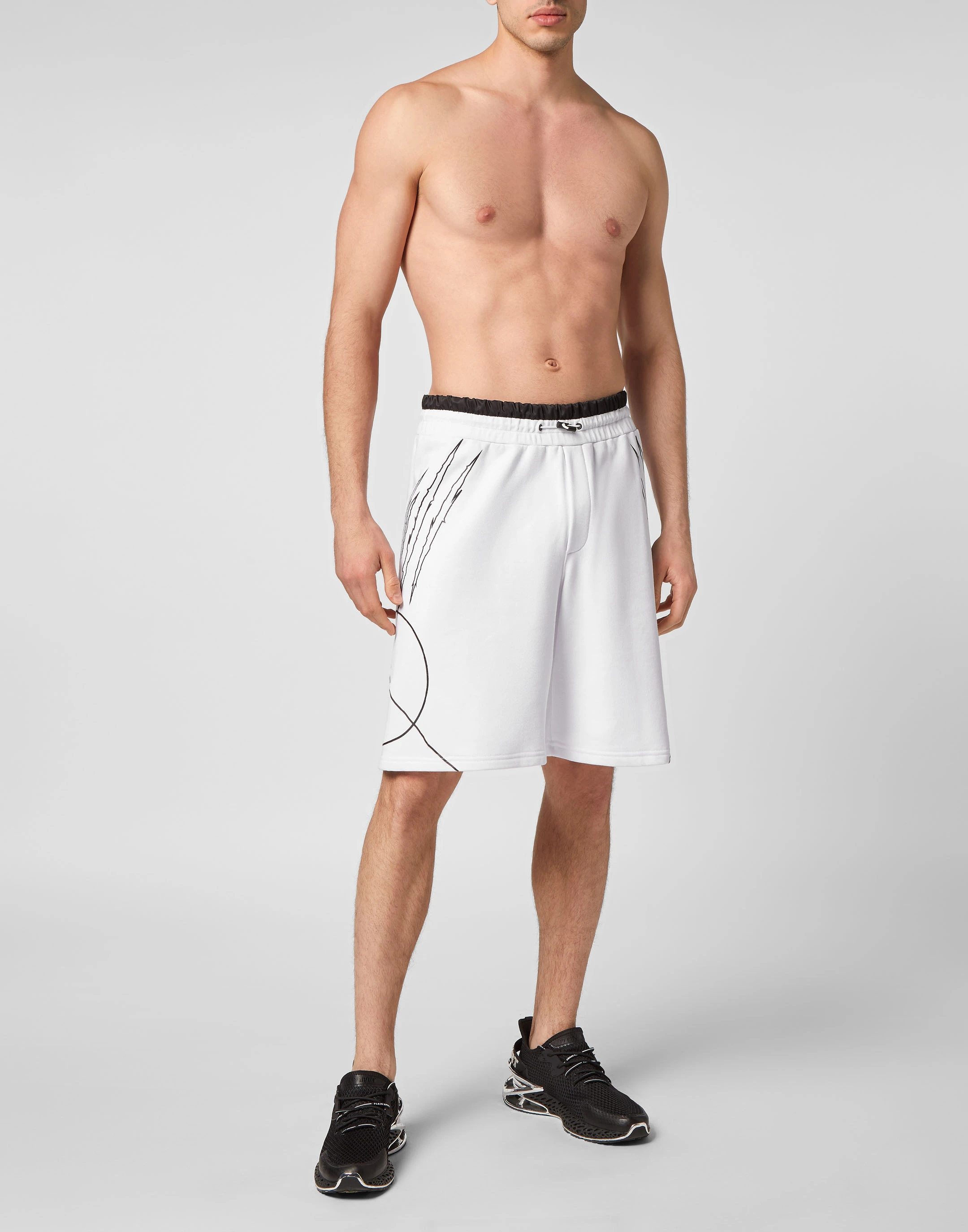 Спортивные шорты