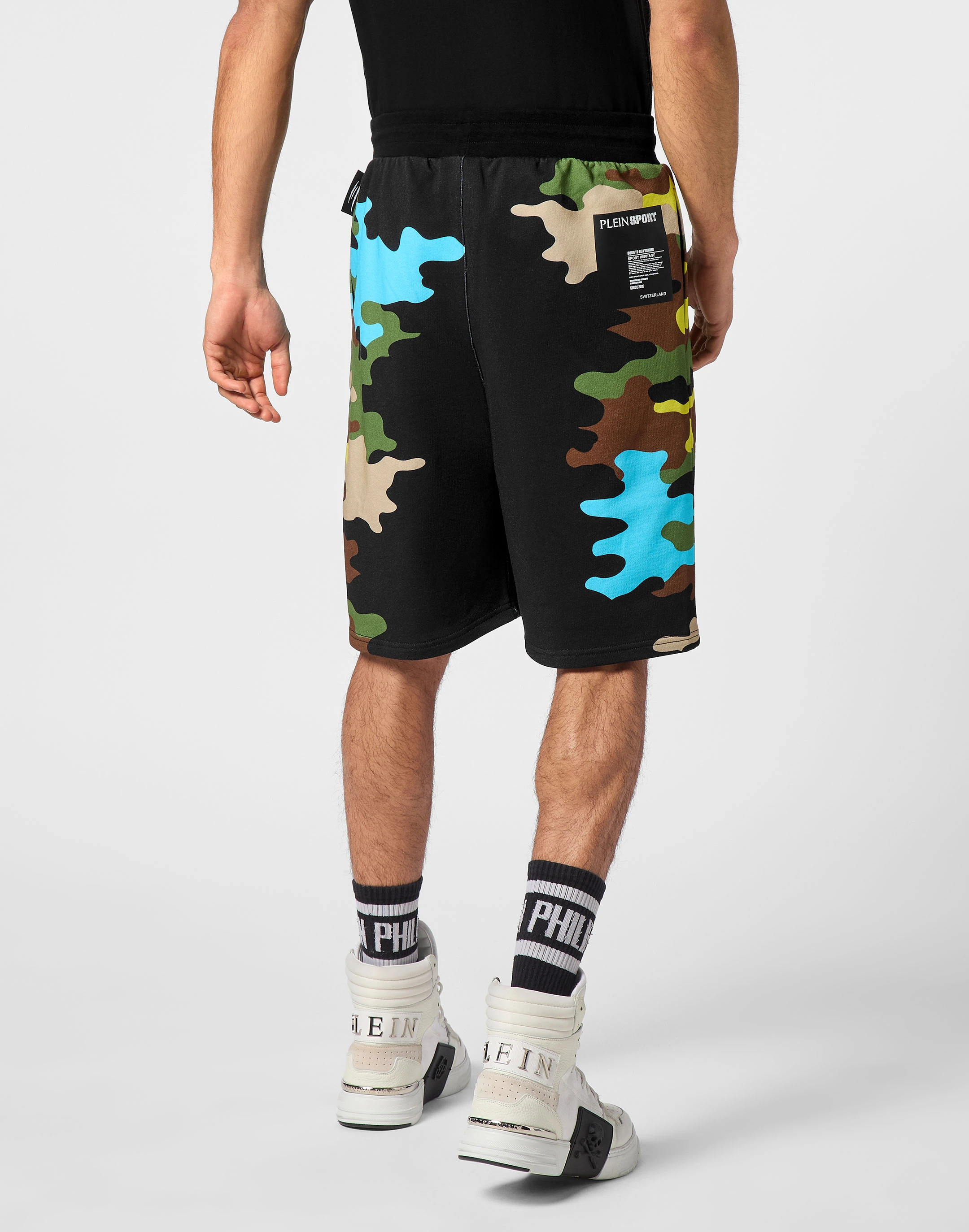 Спортивные шорты